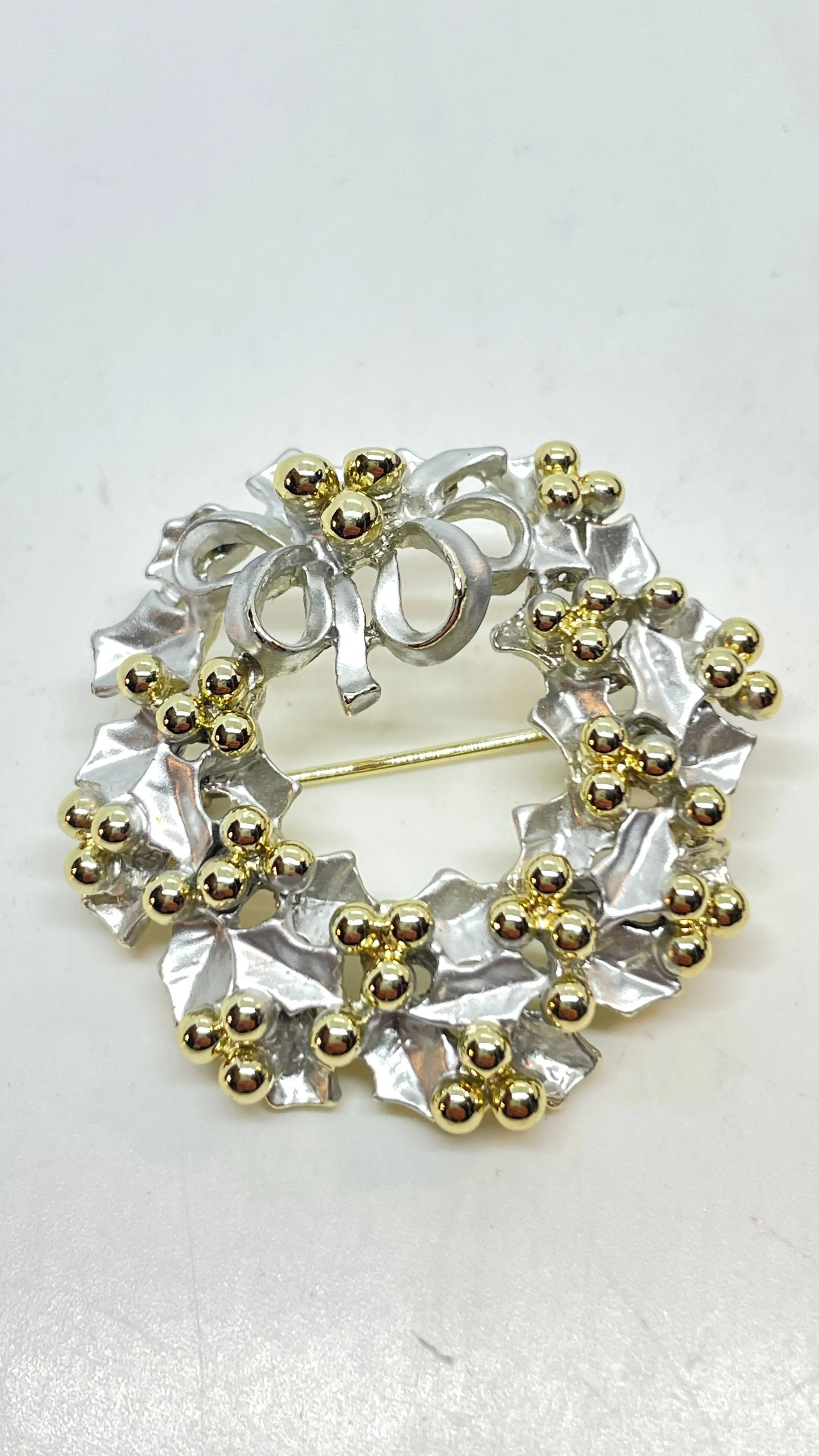 Product image for Vintage two toned christmas wreath brooch