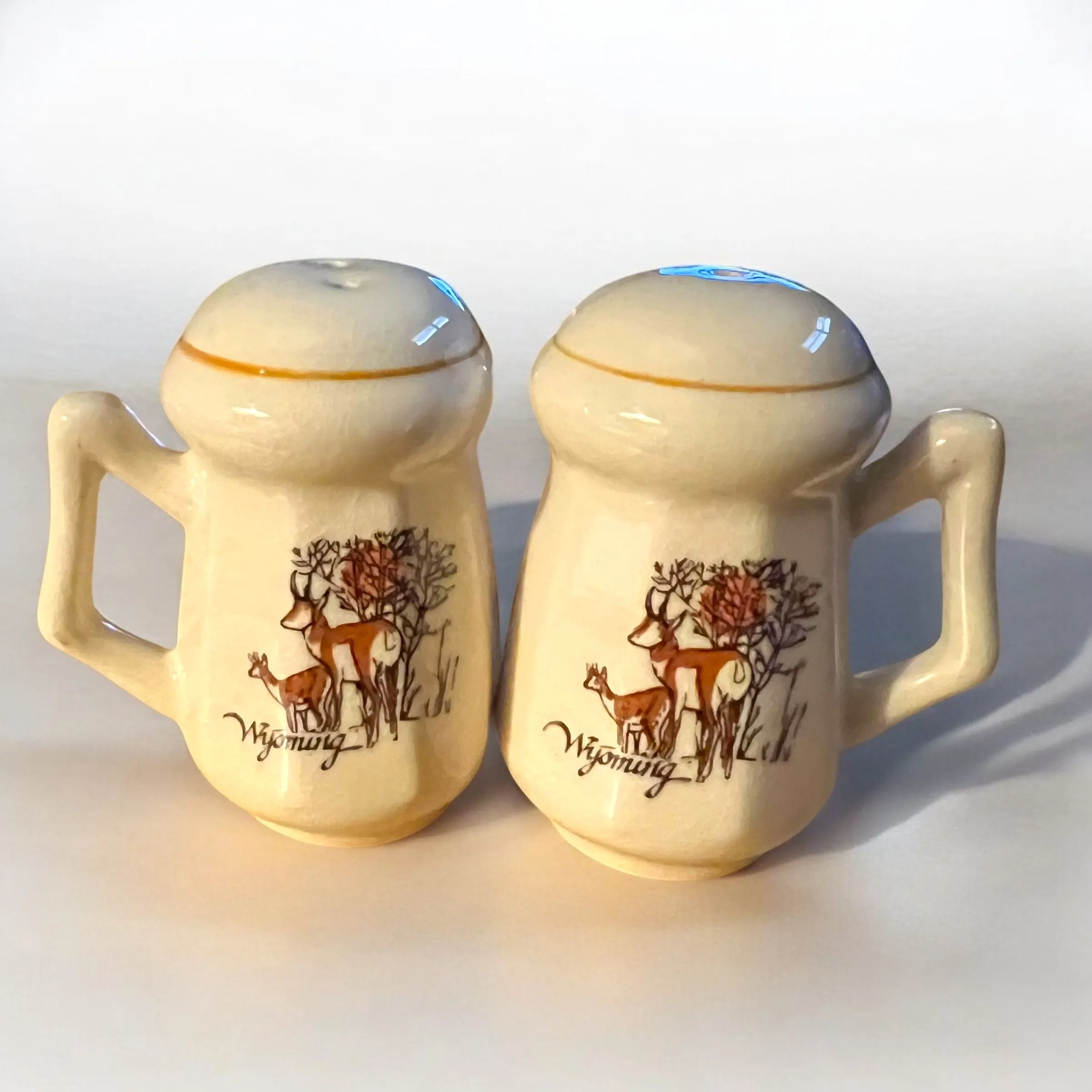 Product image for 032 souvenir, Wyoming deer salt and pepper