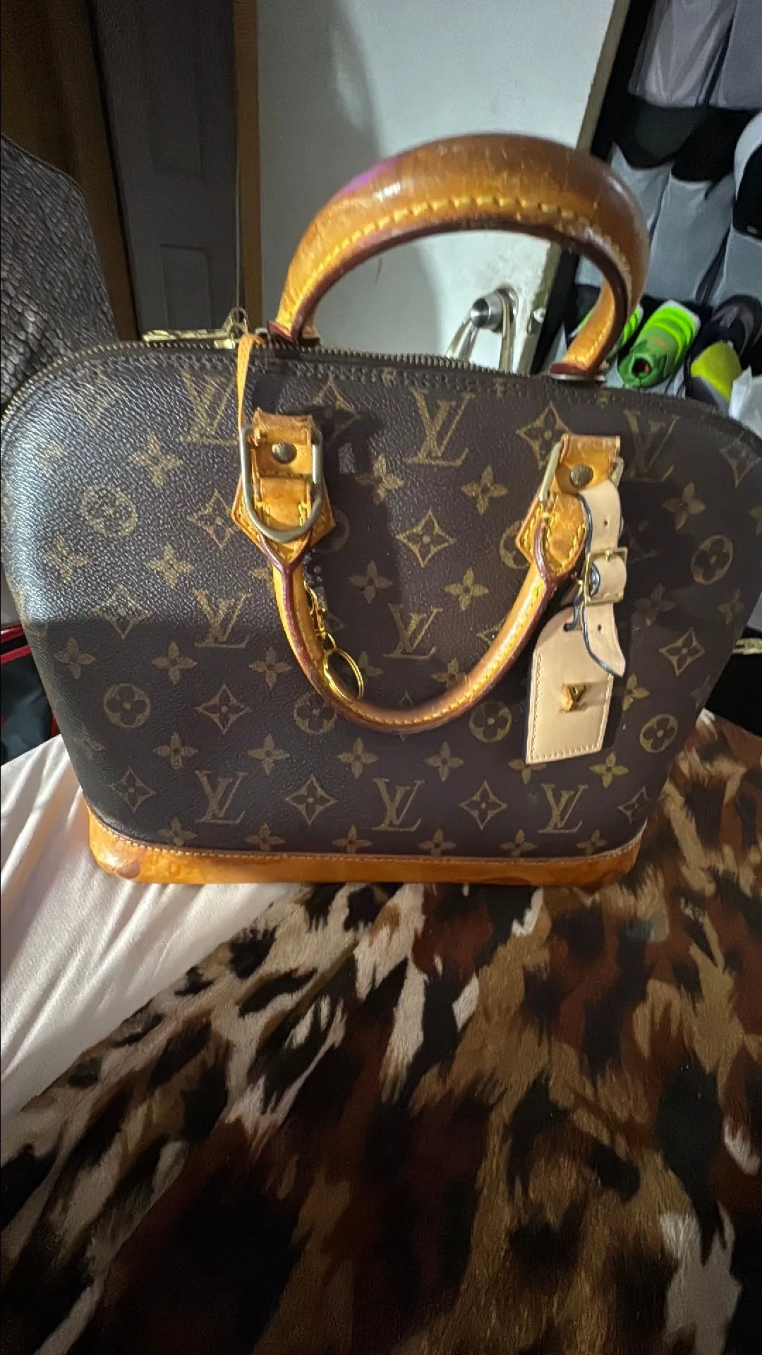 Product image for 26#  LVutton logo Alma handbag monogram brown pro-owned free fashion key chain project piece.