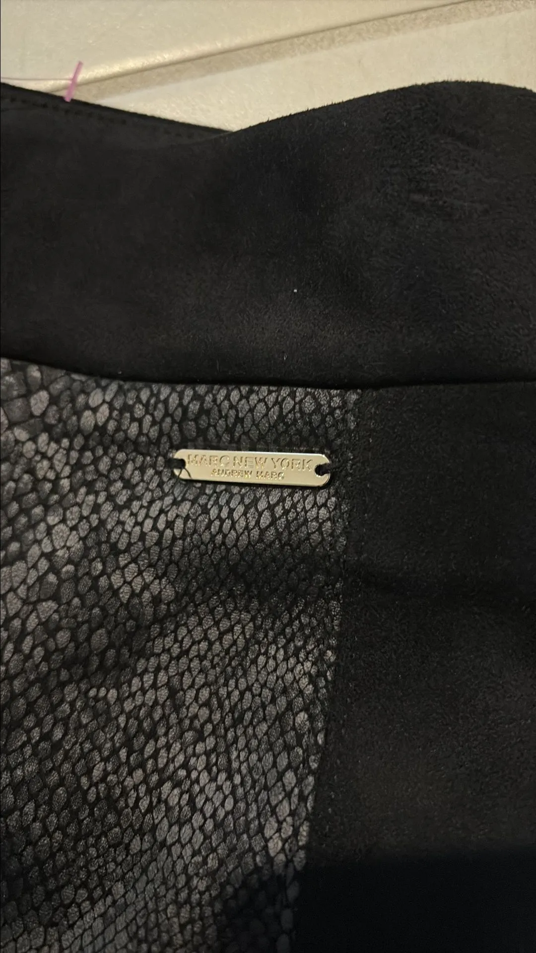 Listing Image Blurred Background