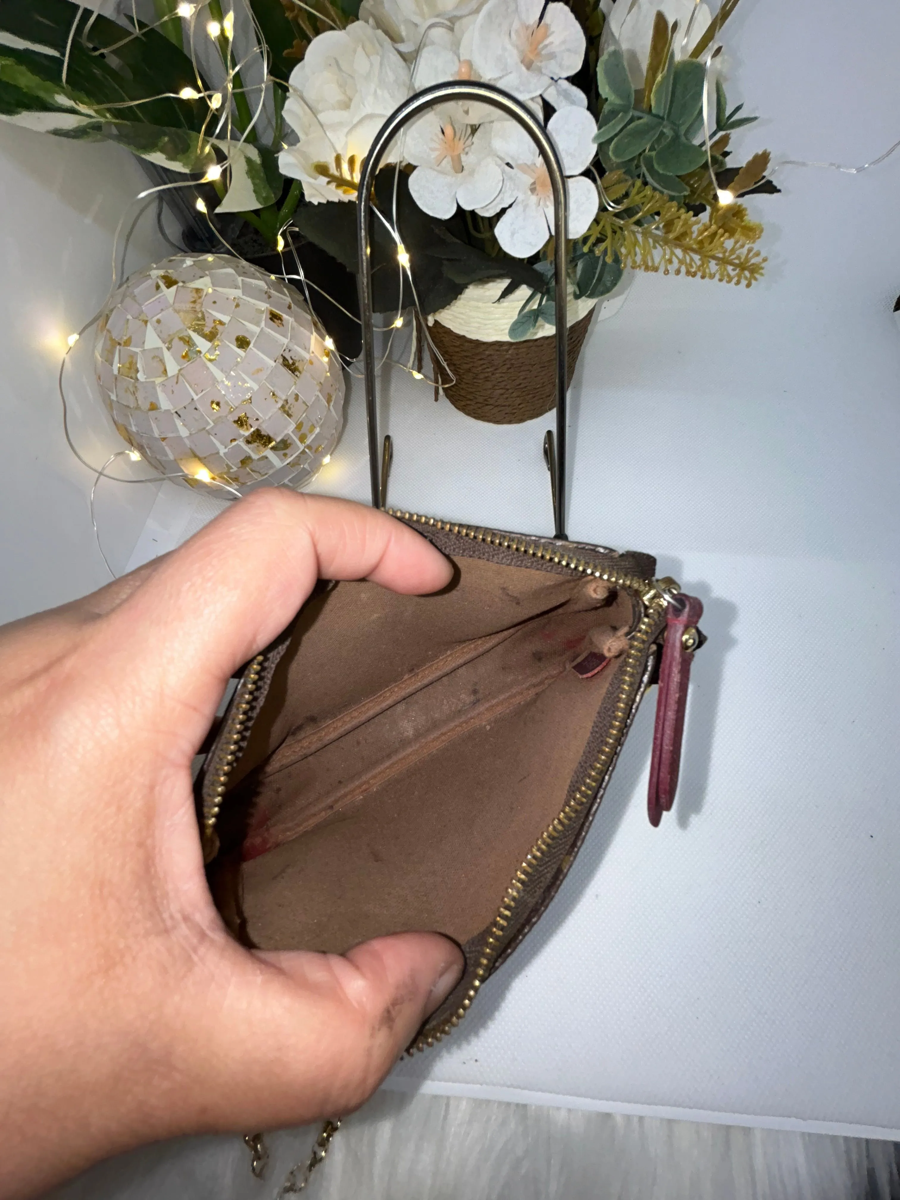 Listing Image Blurred Background