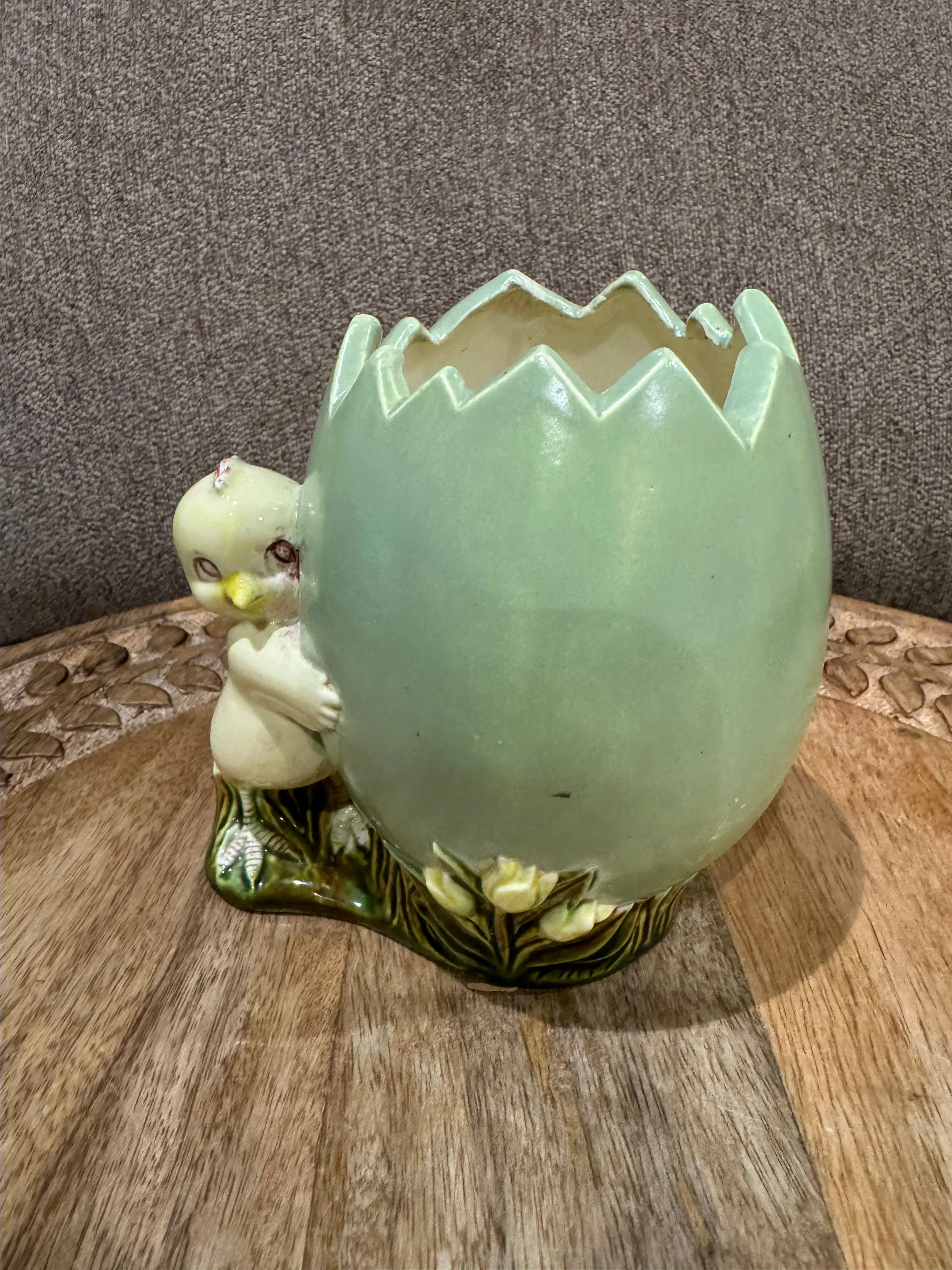 Product image for 25. Vintage Chick holding Egg Planter