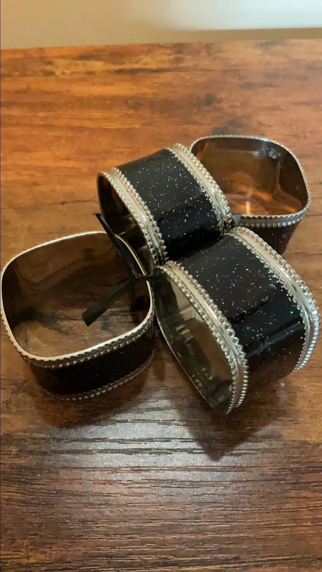 Product image for Napkin rings- black glitter