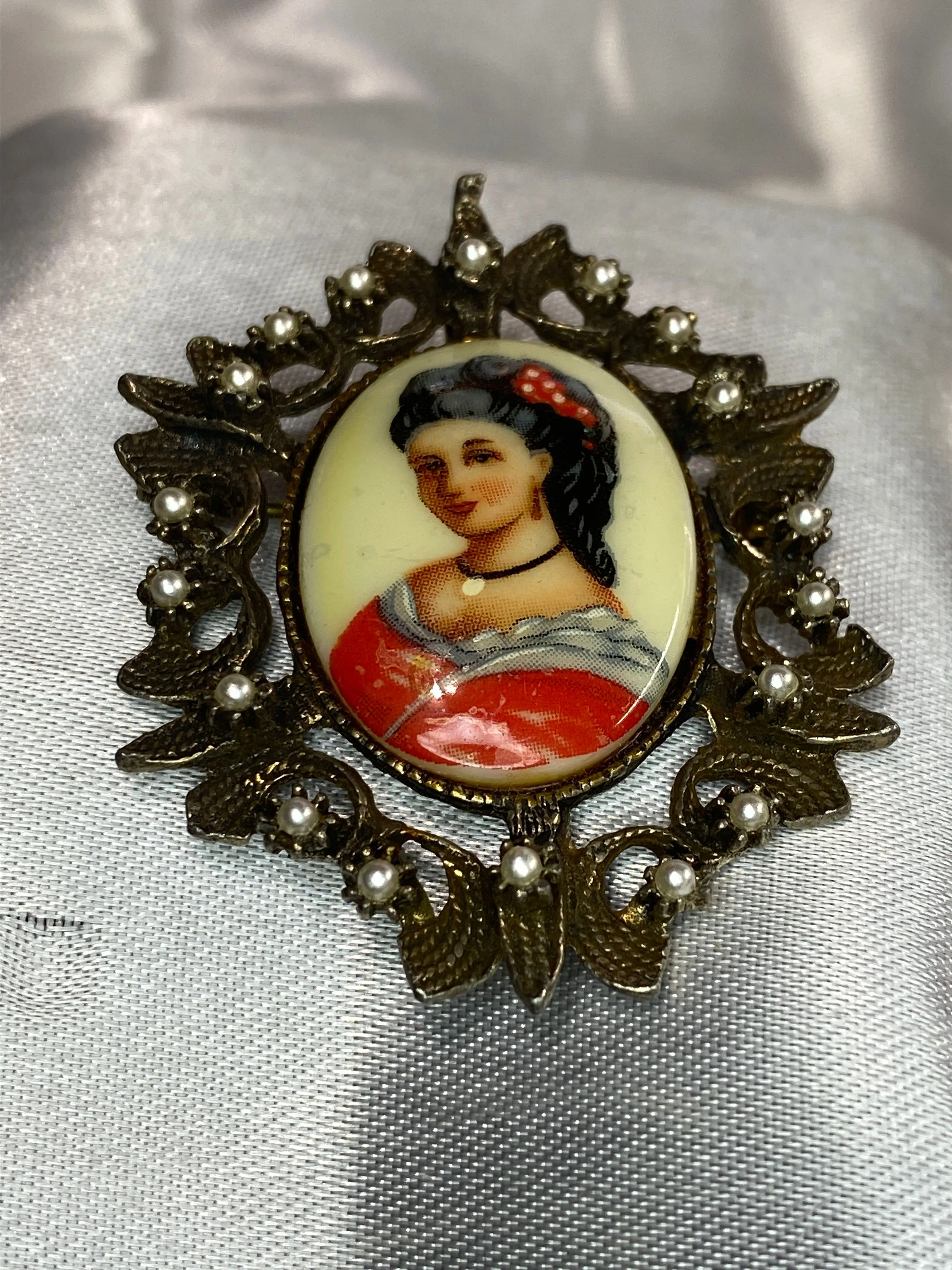Product image for A872 Sentimental Vintage Antiqued Gold Tone Cameo Brooch / Pendant with Faux Pearl Accents