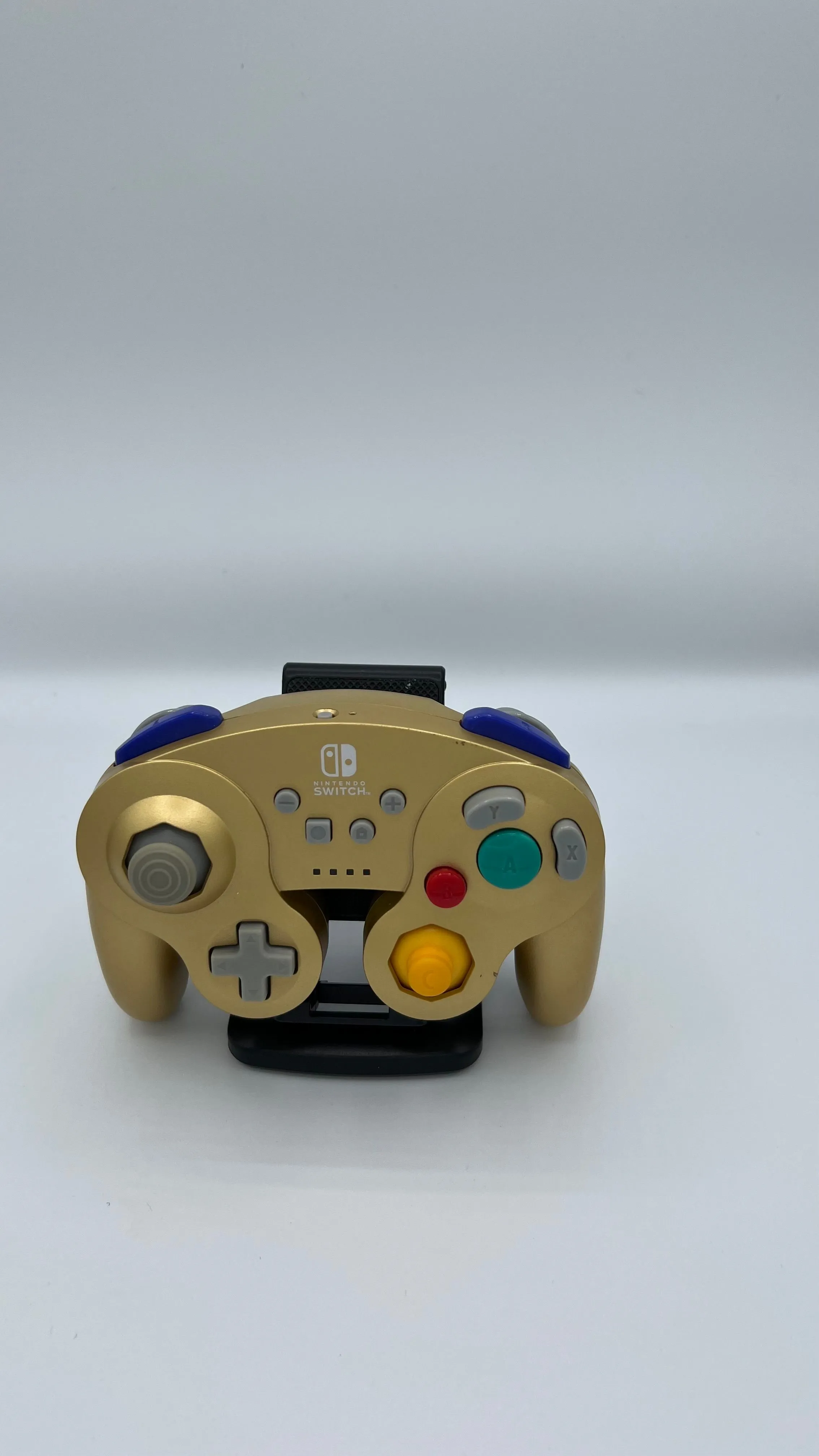 Product image for Switch wireless controller looks like game cube