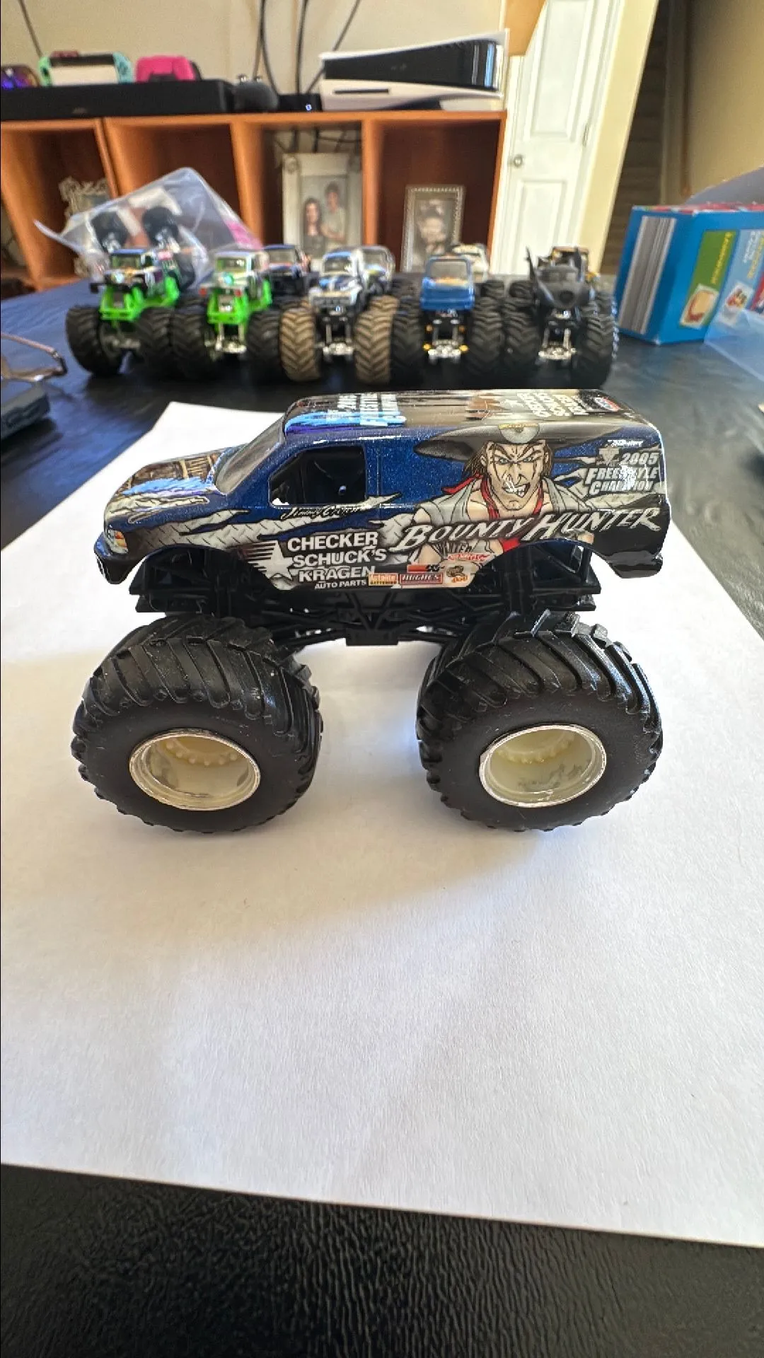 Product image for Hot Wheels Chuck's Checker Schuck's Kragen Bounty Hunter 1:64