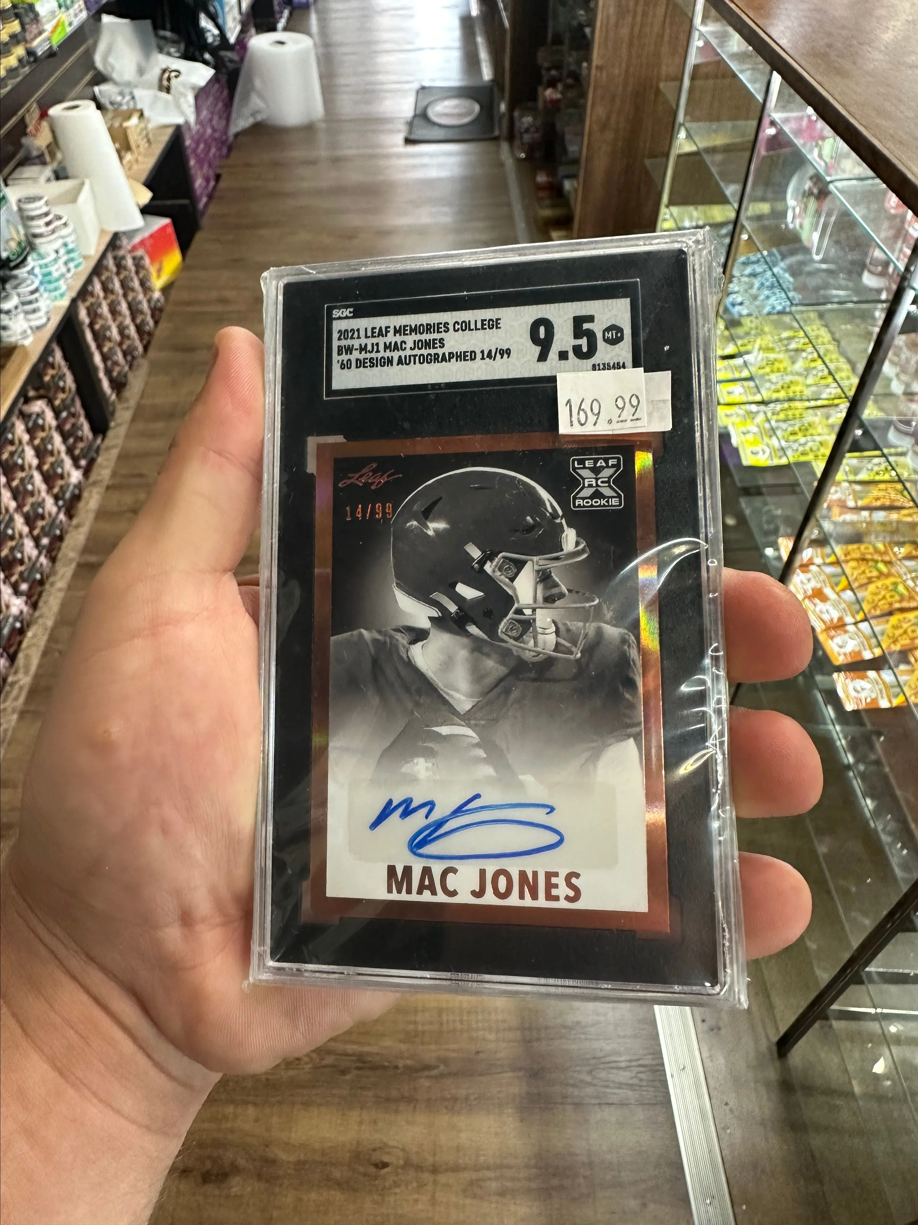 Product image for Sgc 9.5 2021 leaf college memories max jones 60s leaf tribute SSP /99 Pop 1