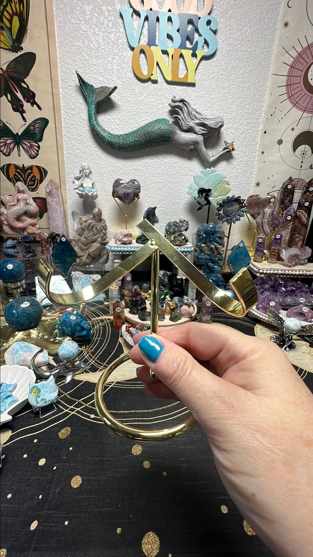 Product image for Large Gold Heart Stand