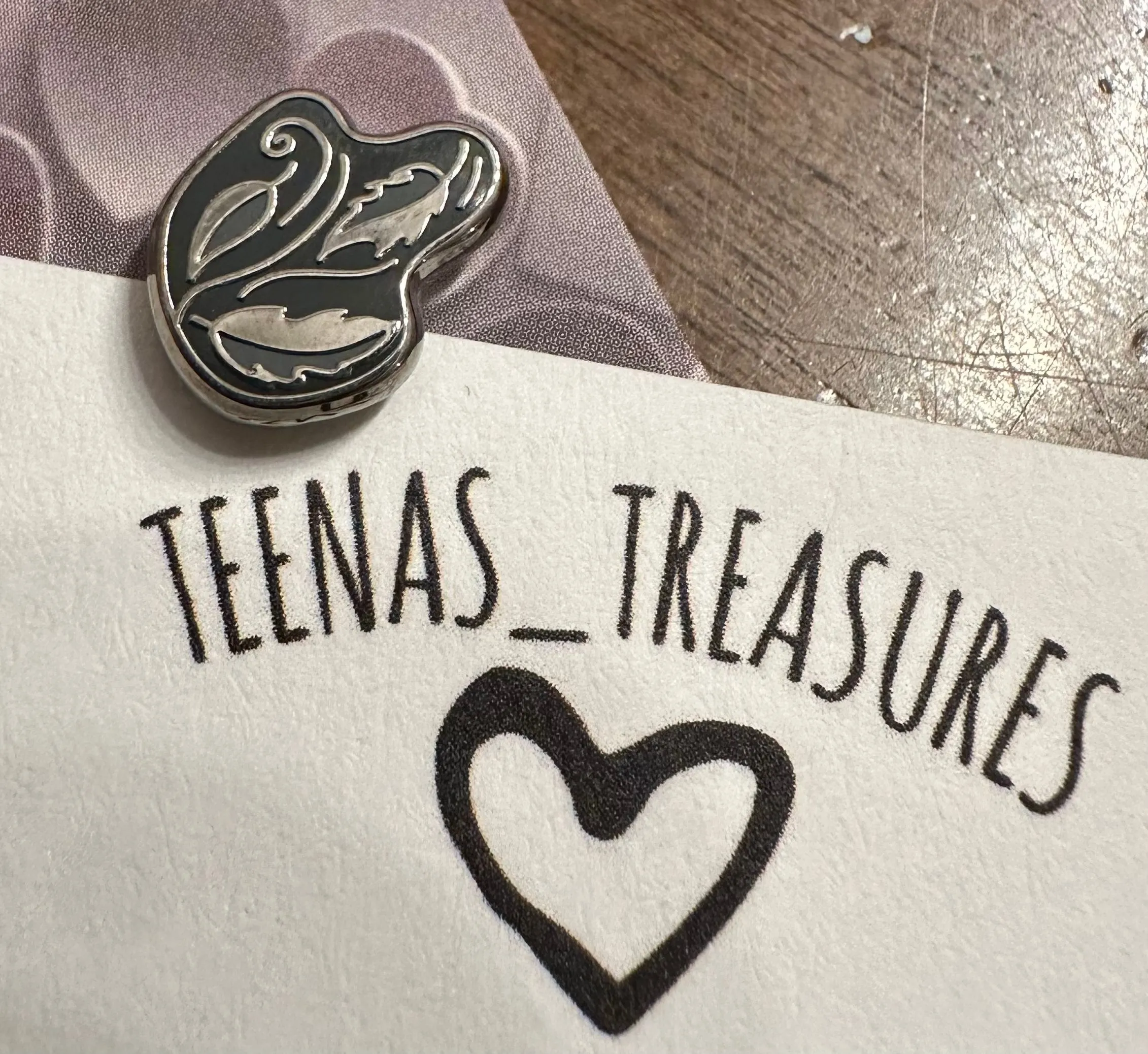 Product image for Pocahontas Leaves Blowing Fantasy Pin - Tiny Treasures TT Fantasy Pin