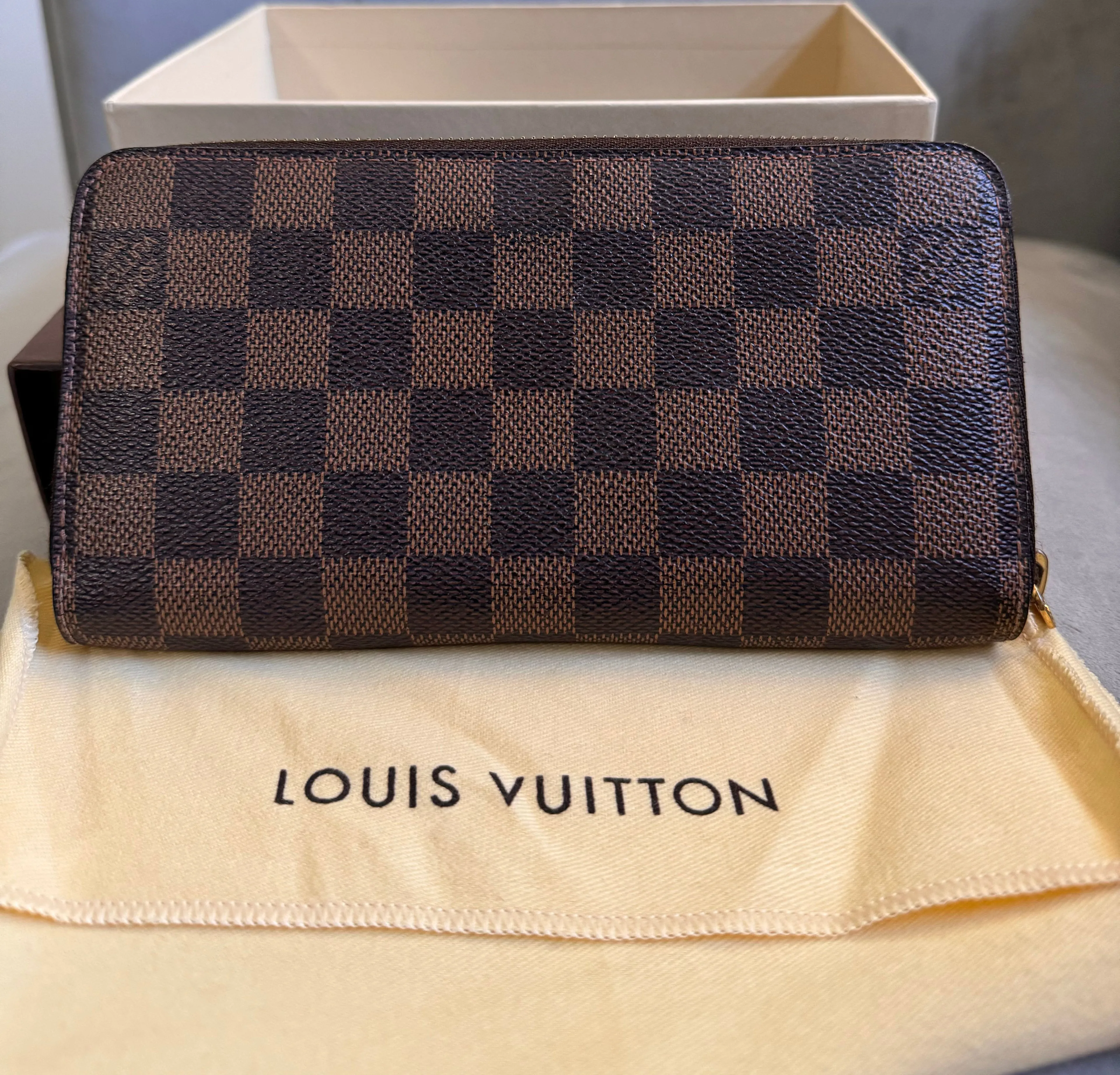 Product image for Louis Vuitton damier zippy wallet