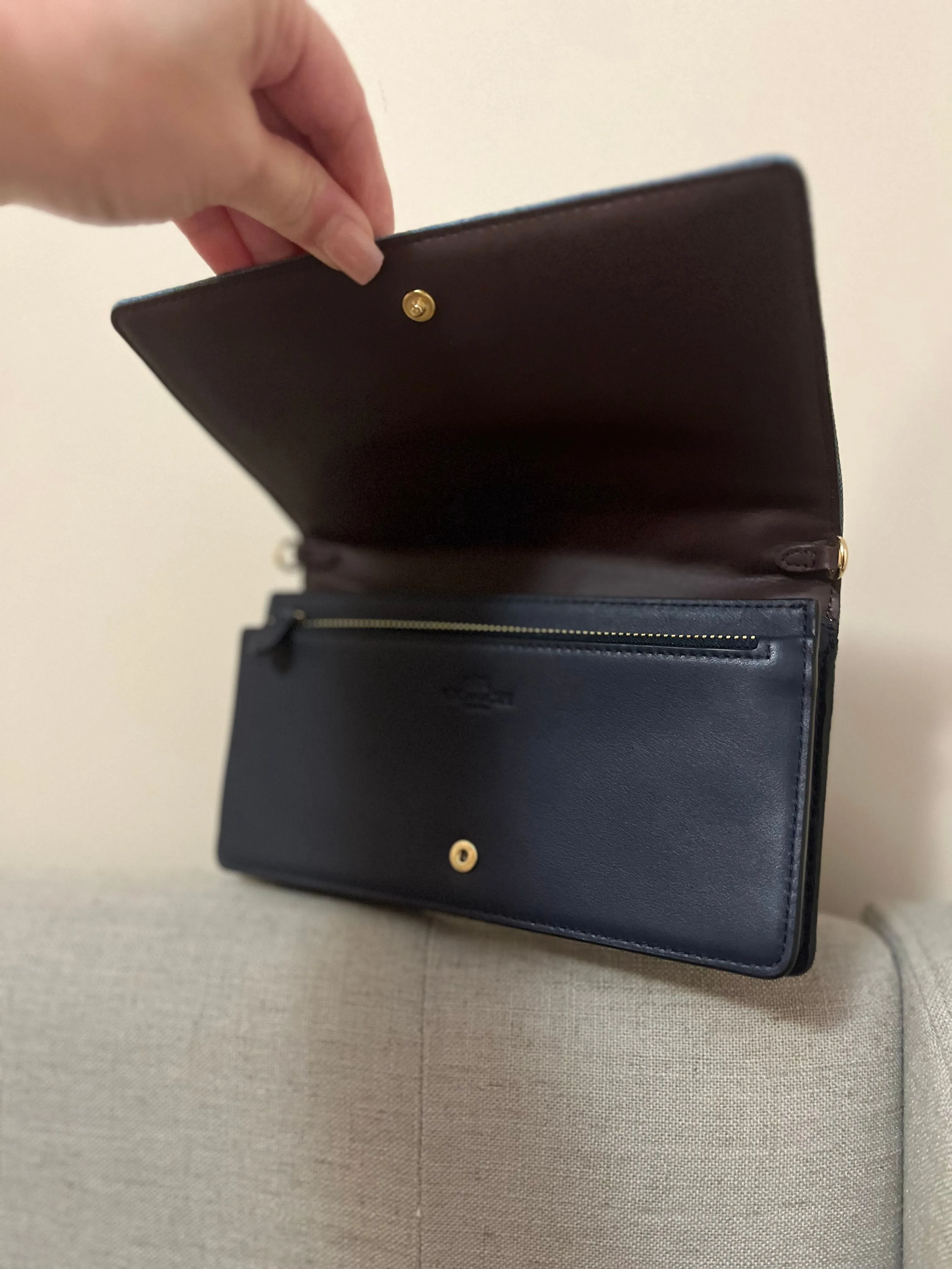 Listing Image Blurred Background