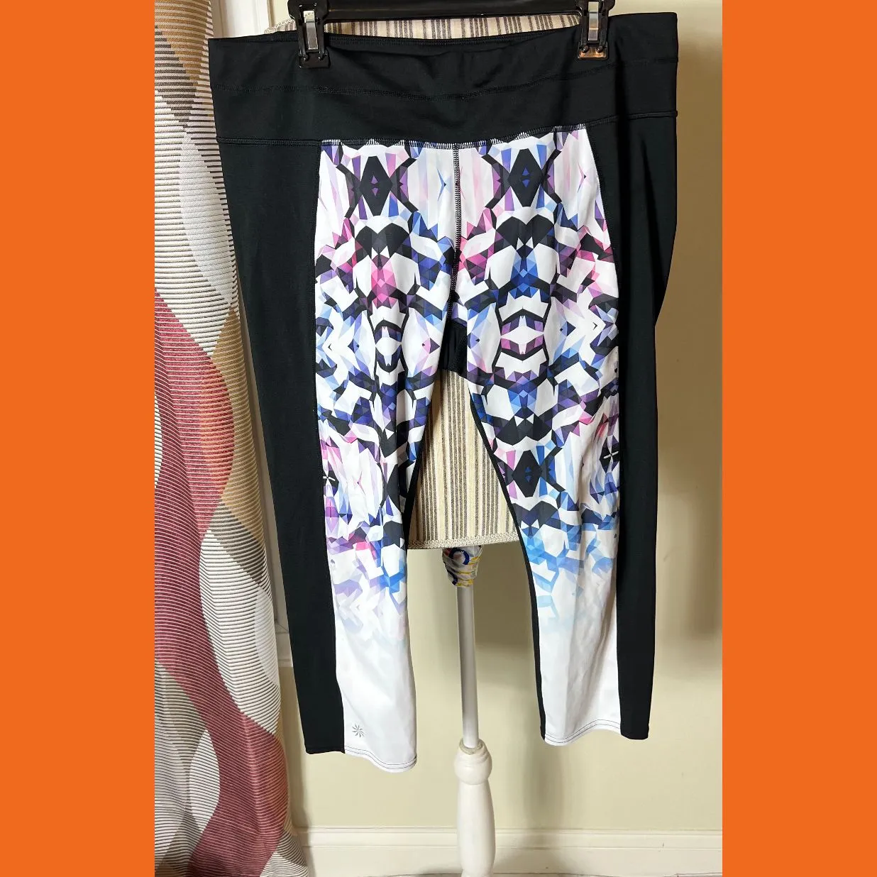 Product image for Athleta Women’s Sz  XL Yoga, Gym Cropped Capri Leggings Pants