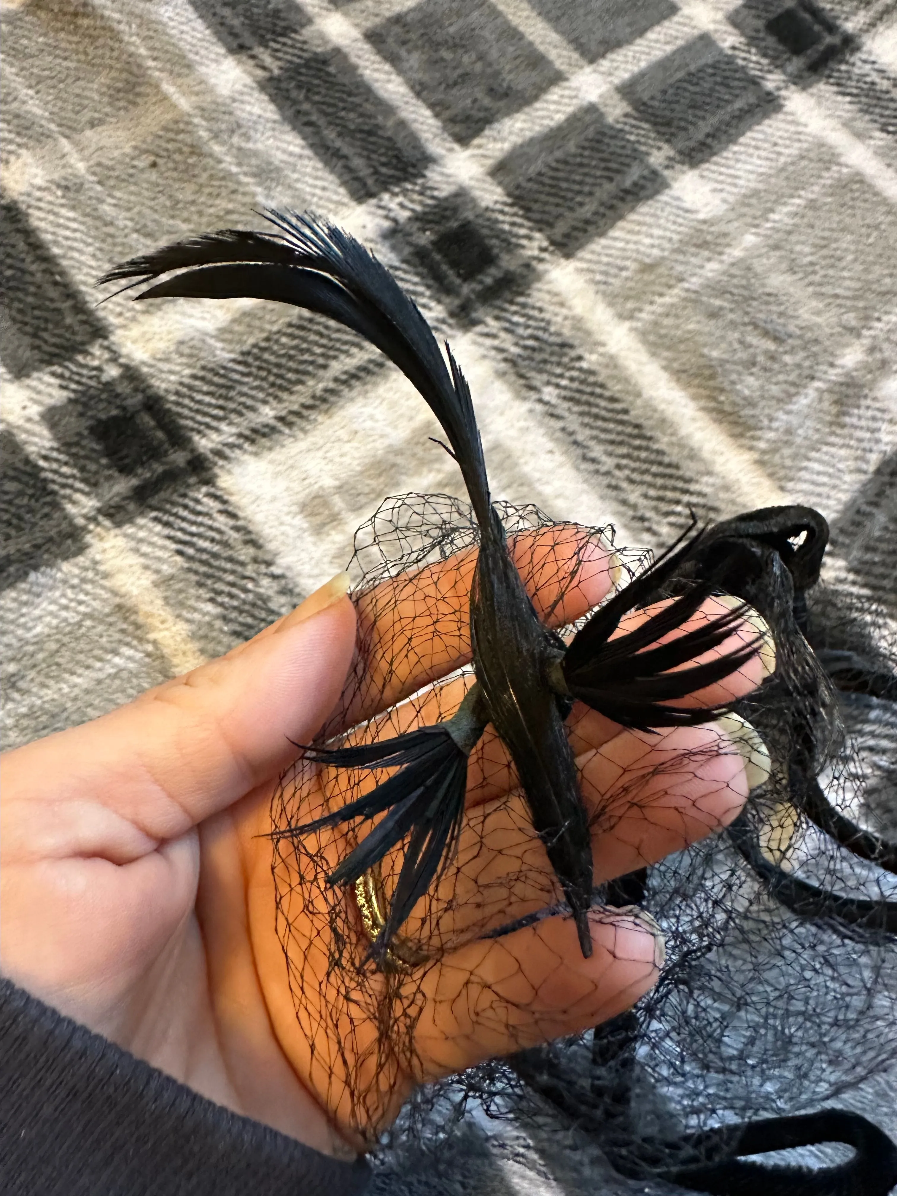 Product image for 1940s Fascinator with feather CROWS