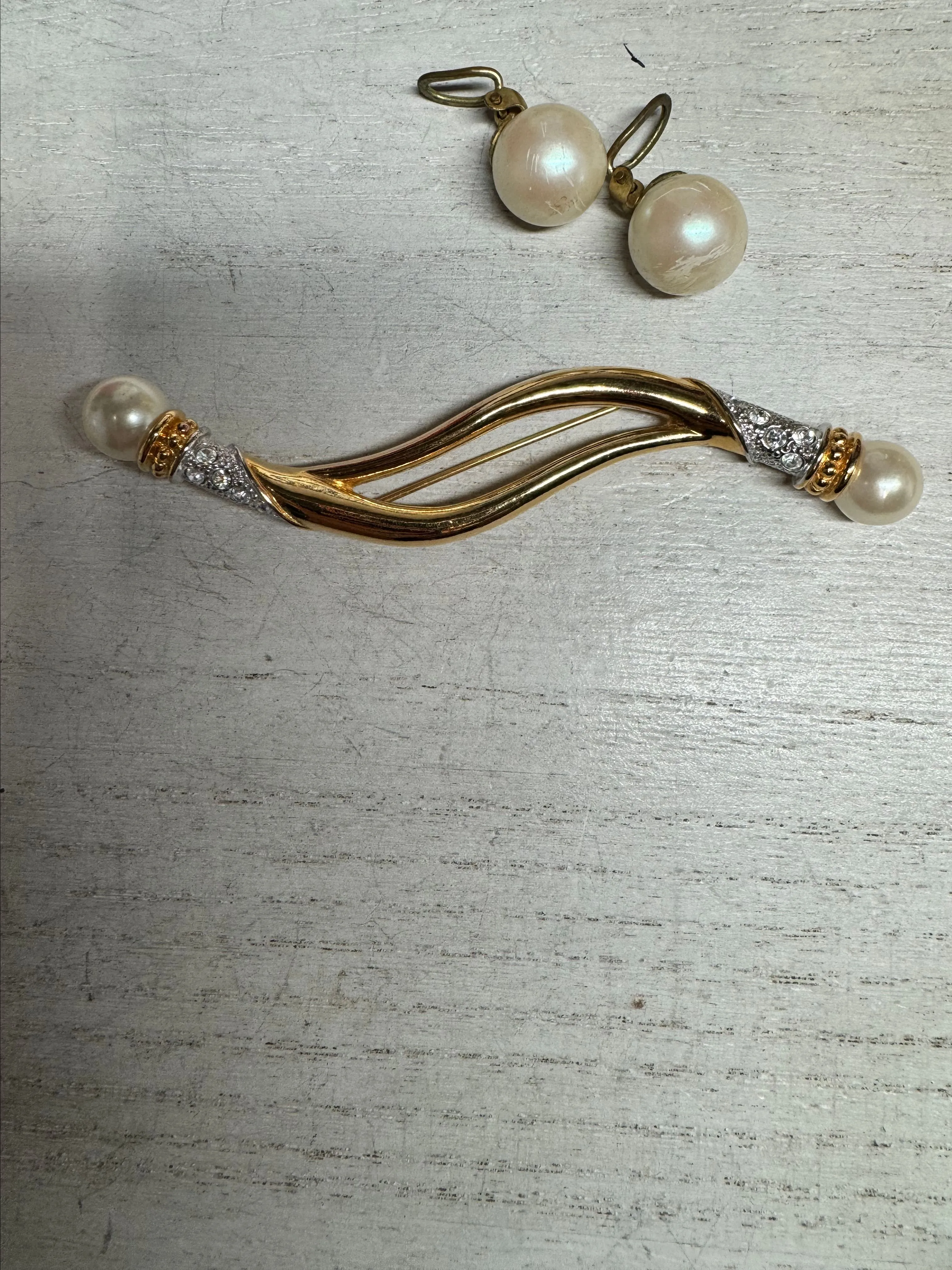 Product image for 1353 Avon signed brooch and pearl earrings