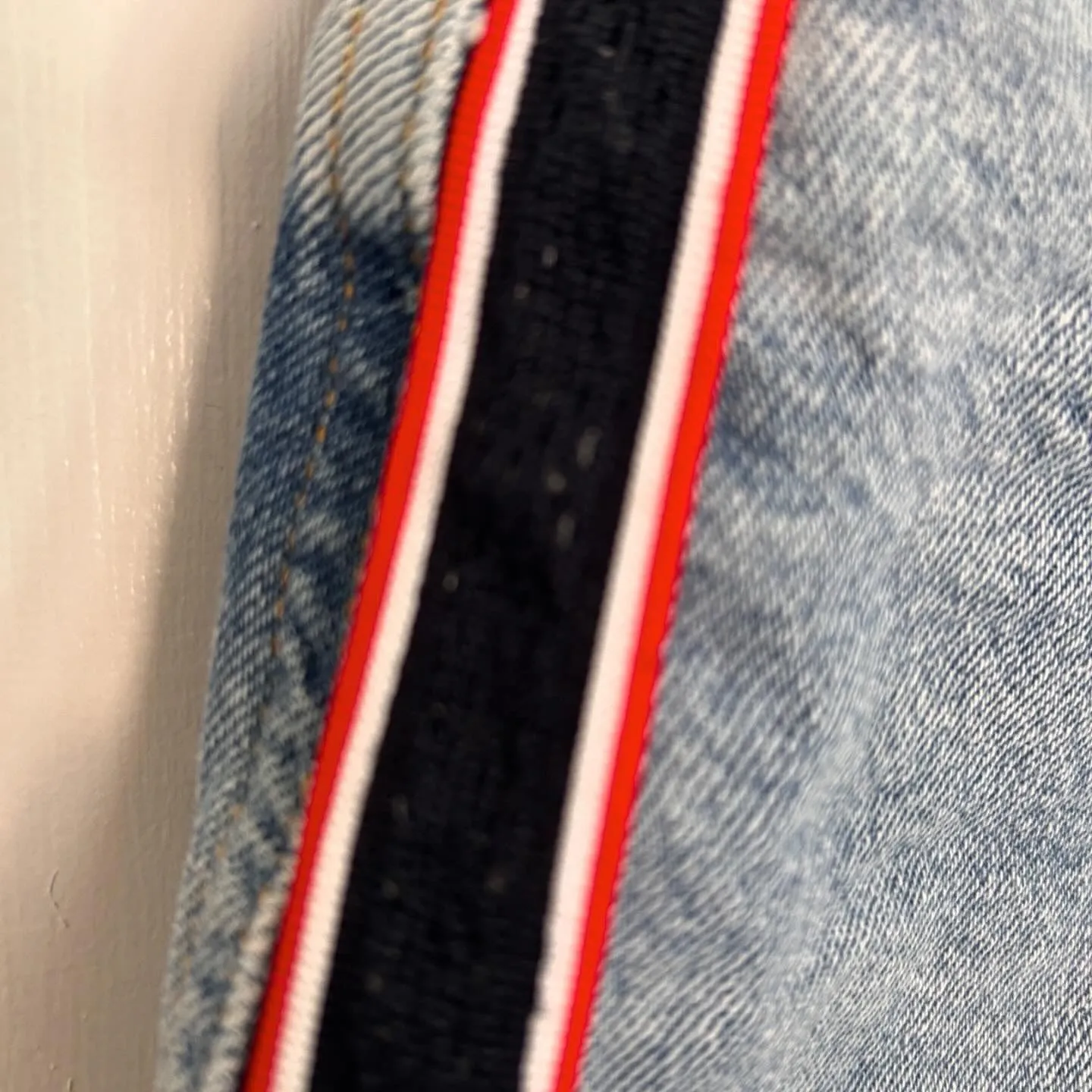 Listing Image Blurred Background