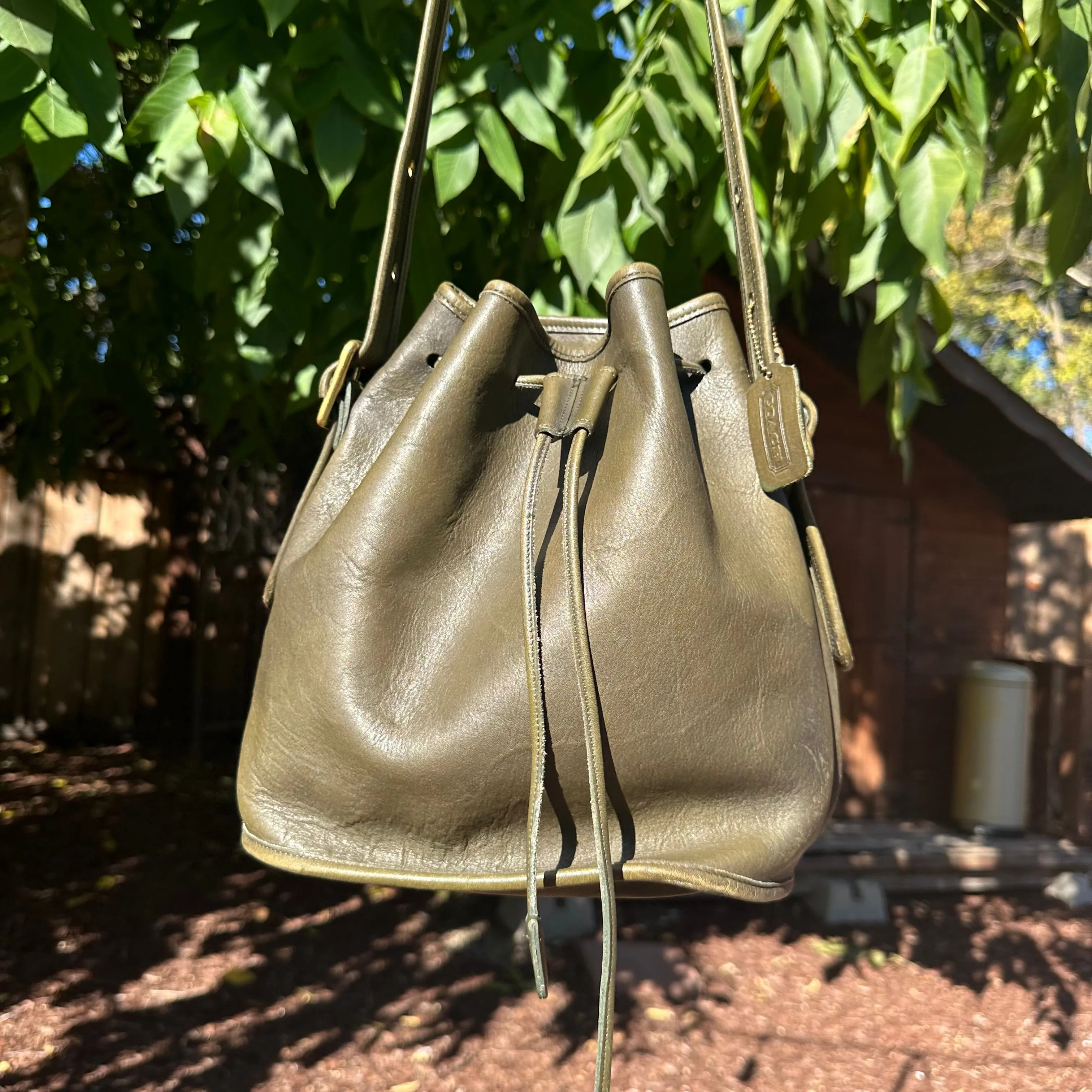 8. Vintage Coach Lula 