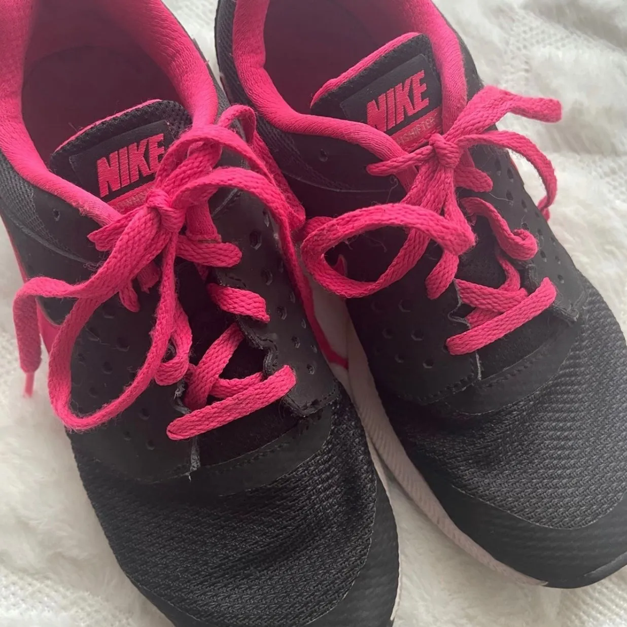 Product image for Nike Pink & Black girls sneakers