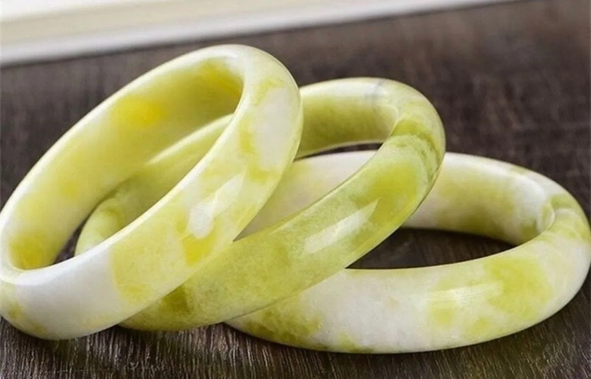 Product image for Natural LANTIAN jade bangle