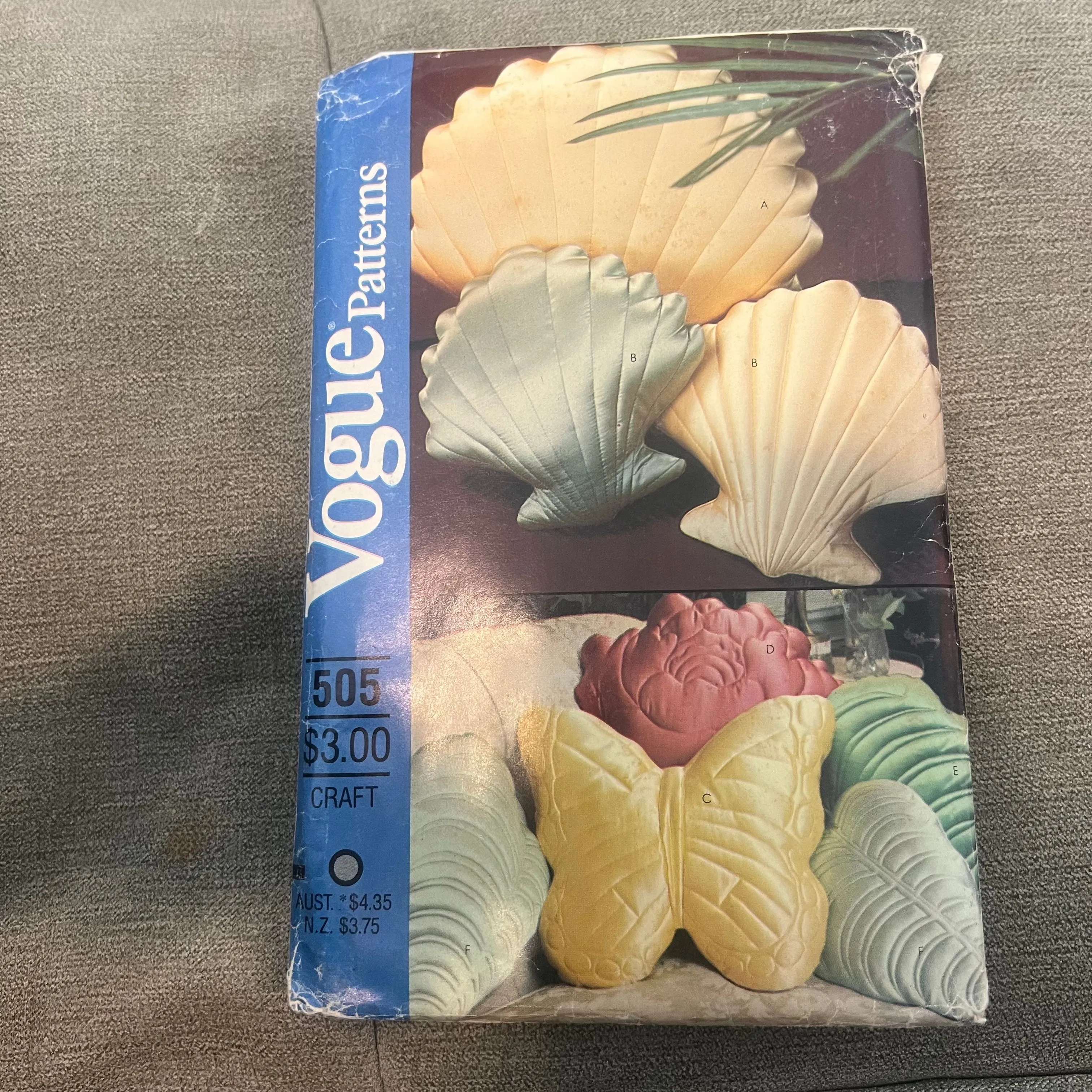 Product image for 1970's VOGUE Pillows Pattern 505/1678 UNCUT
