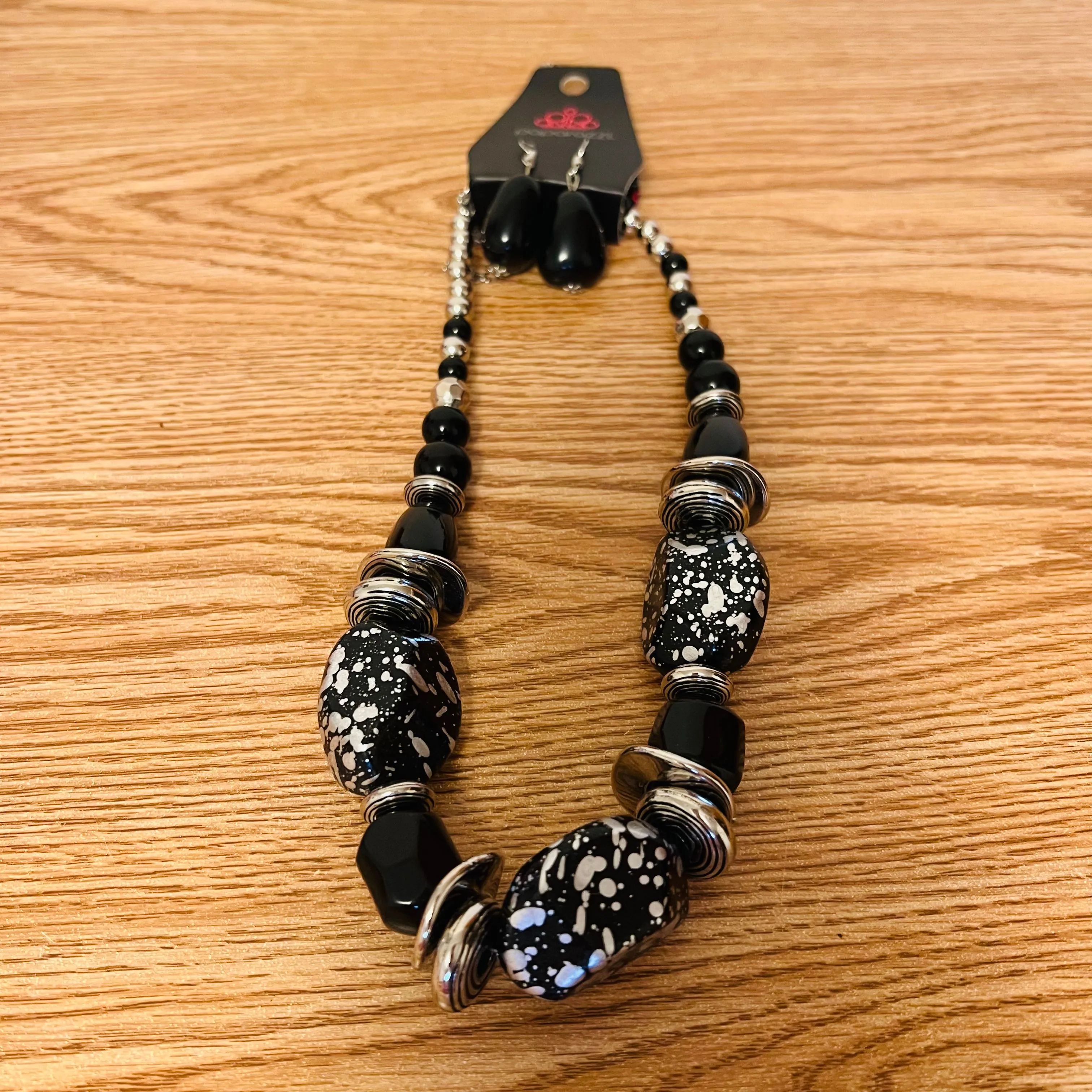 Product image for Black And Silver Chunky Bead 16 in Necklace  Matching Pierced Earrings Poparazzi  Condition: New