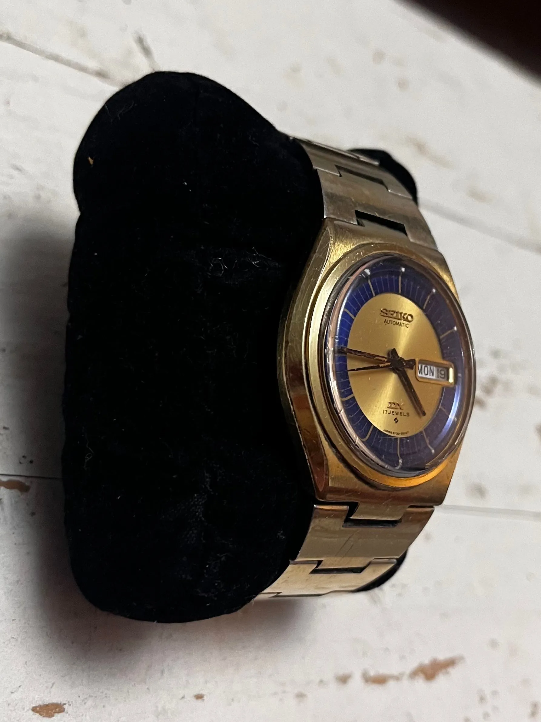 Listing Image Blurred Background