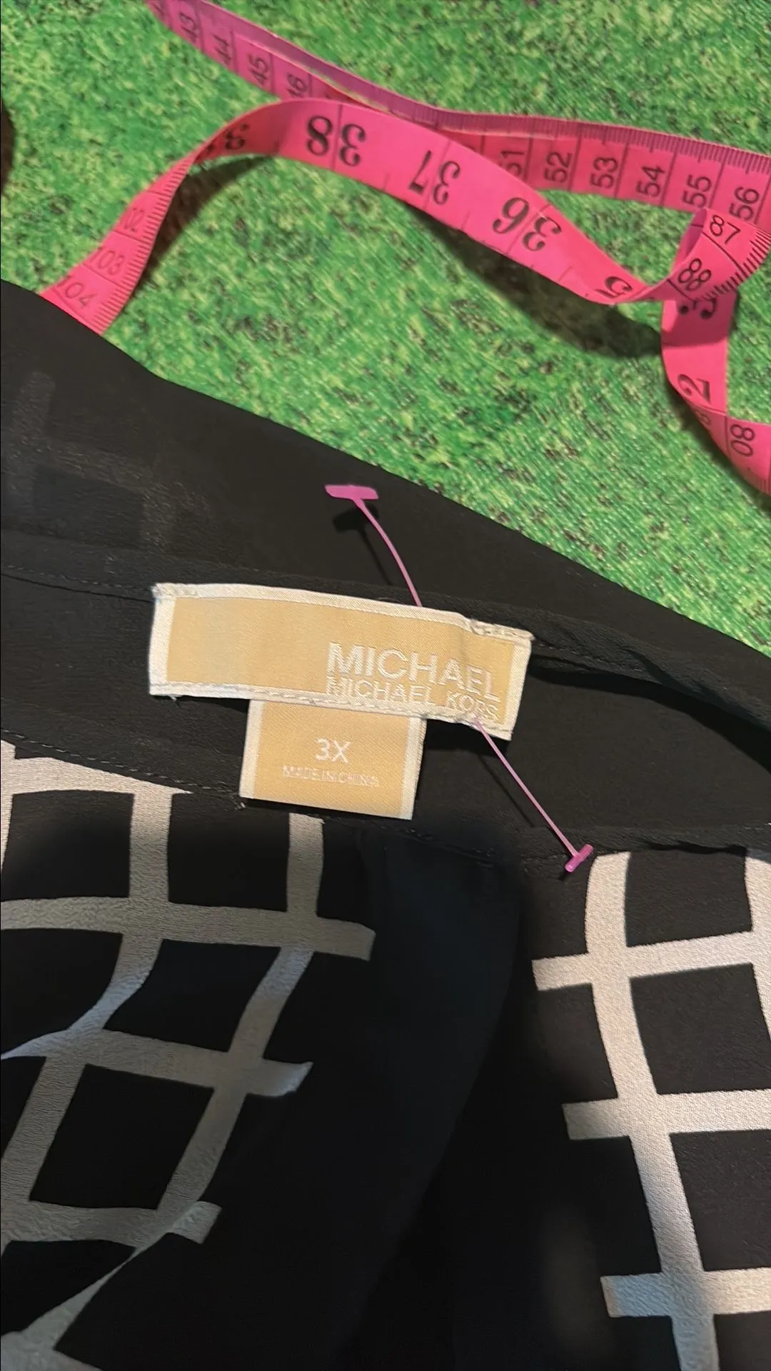 Listing Image Blurred Background