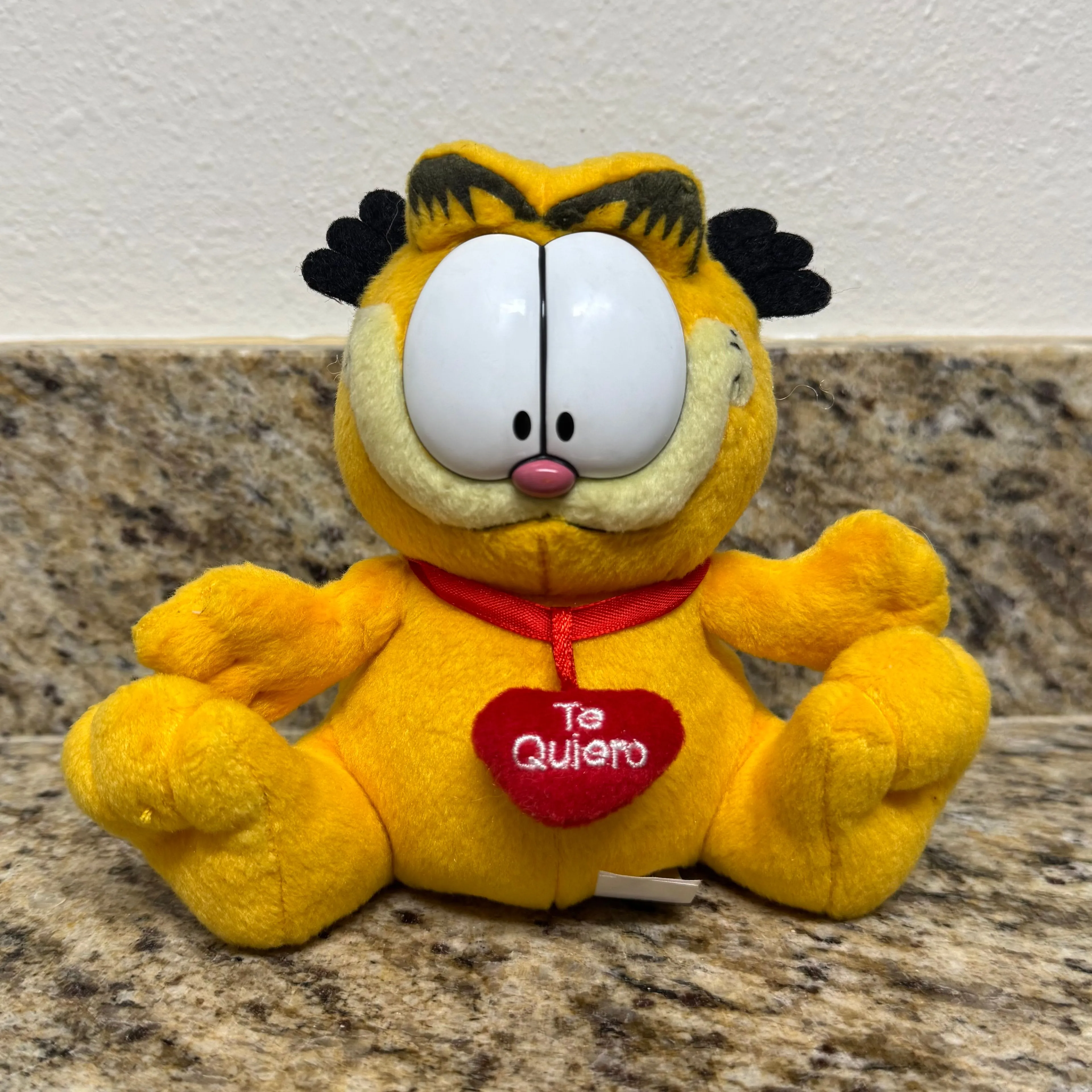Product image for Vintage Garfield “Te Quiero” 6” Spanish Valentine’s Day Plush Toy NOS New NWOT