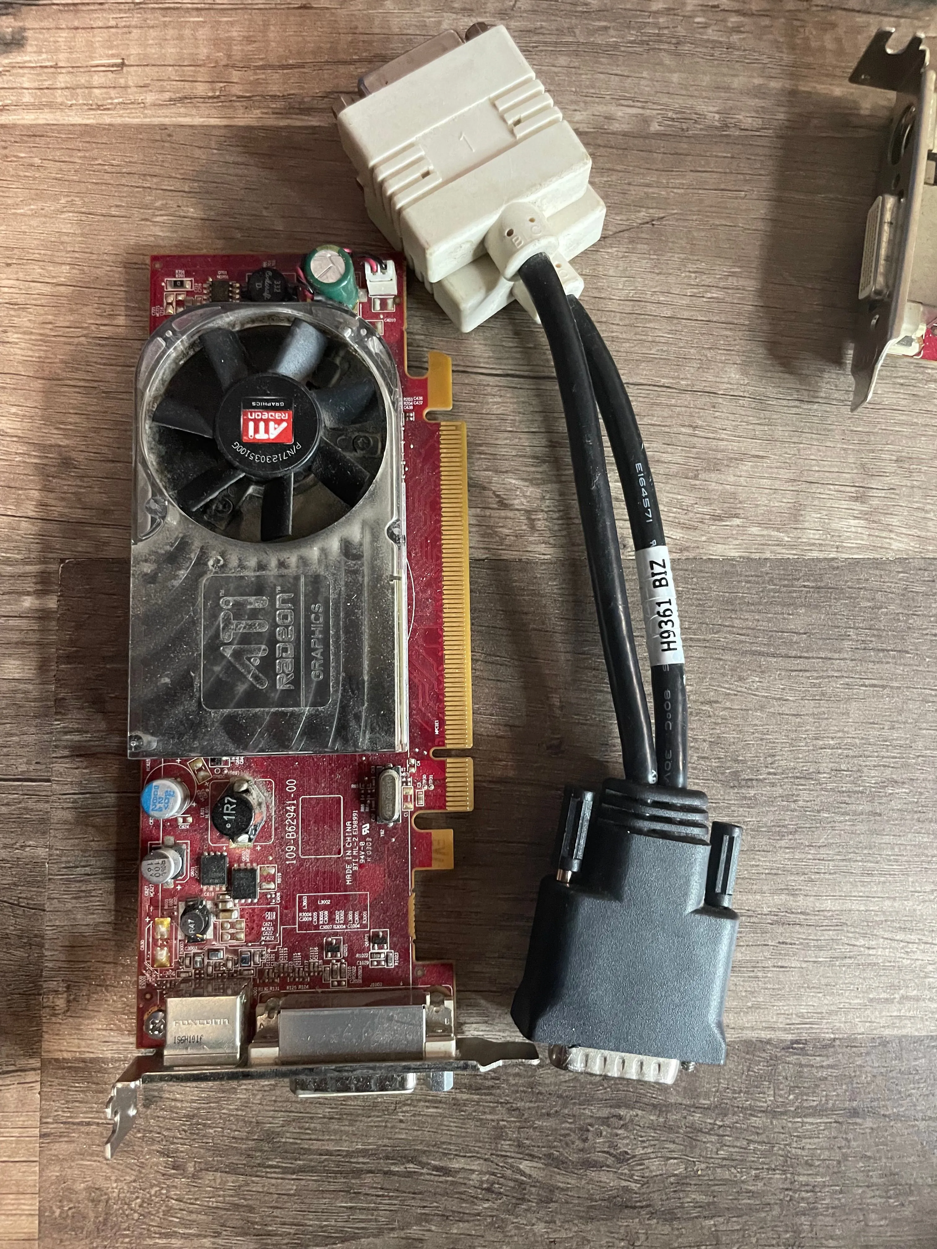Product image for Dual monitor dvi graphic card ati radeon ati 102