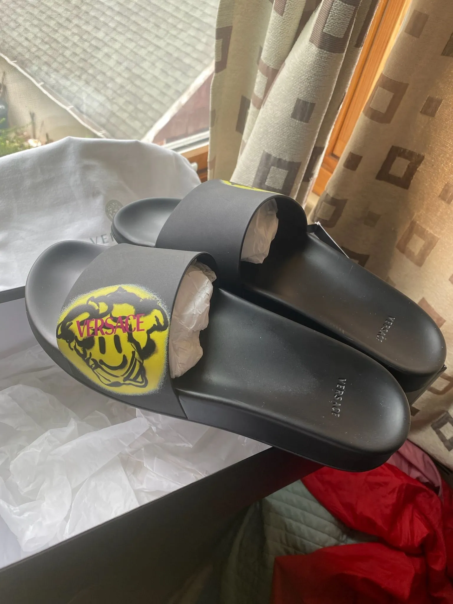 Product image for Versace Mens Gomma St. Medusa Smiley Black Bright Yellow Pool Slide Sandals Sz 12
