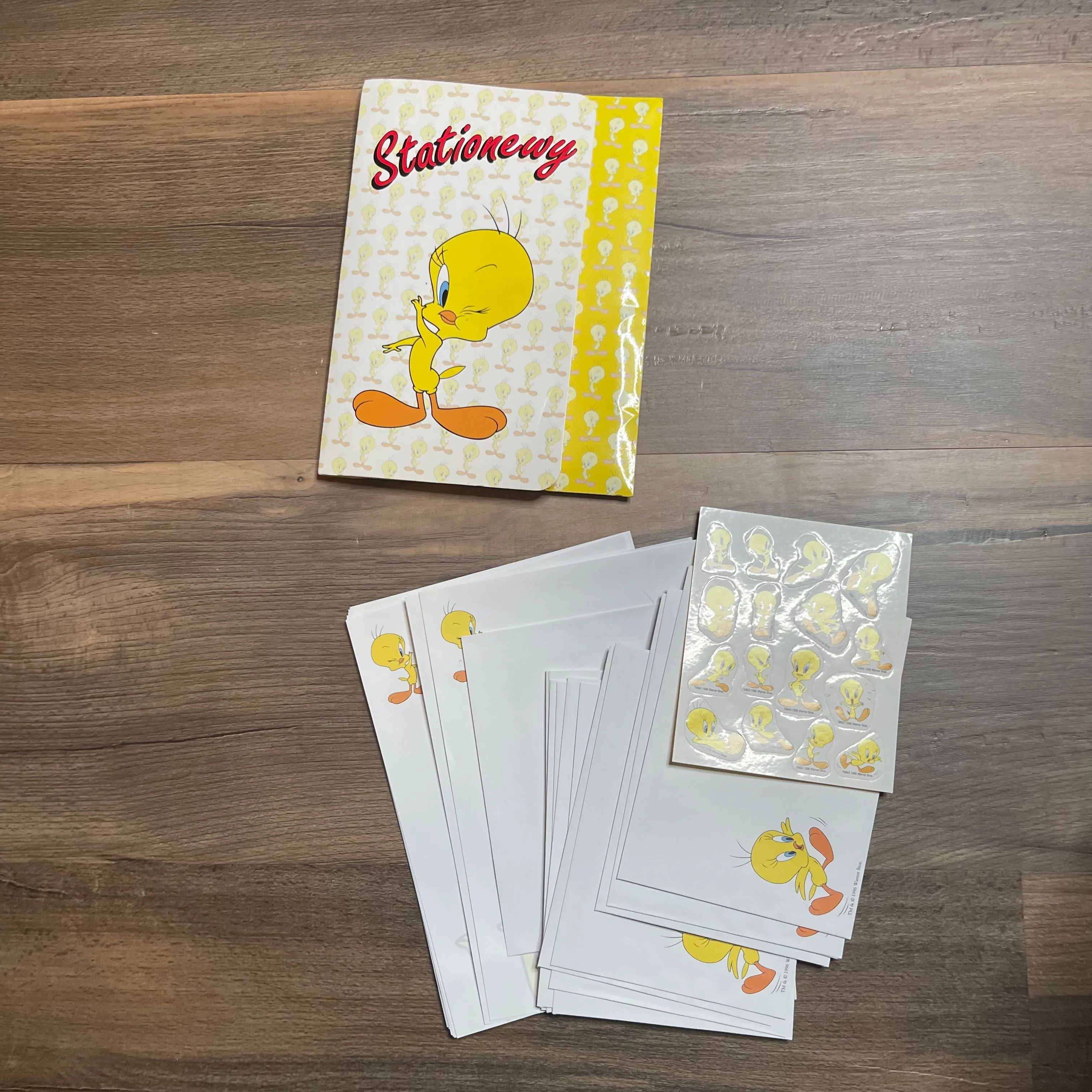 Product image for 90s tweety bird stationary set