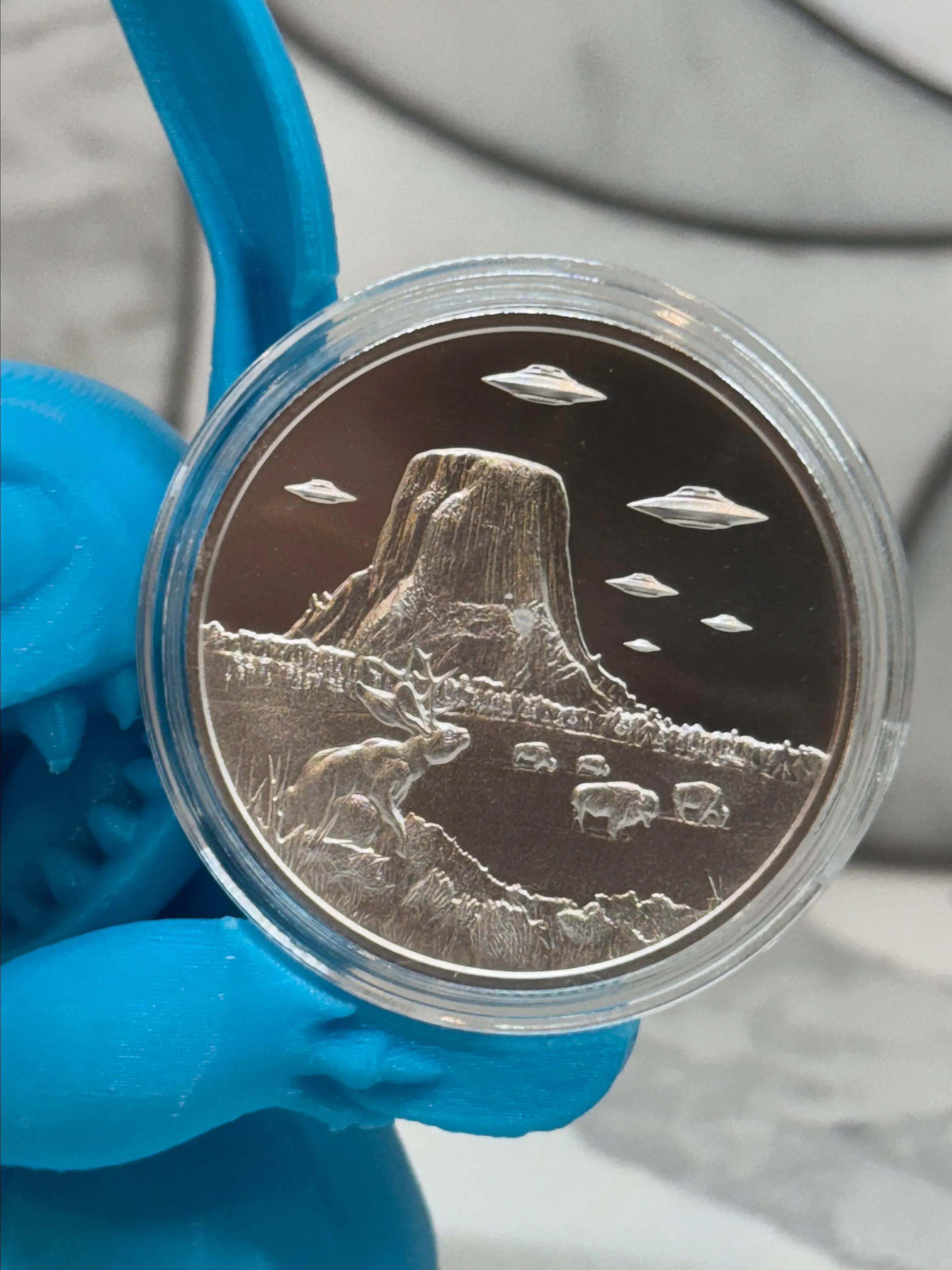 Product image for INTAGLIO MINT 2023 UFOs OVER DEVILS TOWER 1 OZ .999 HIGH RELIEF SILVER ROUND