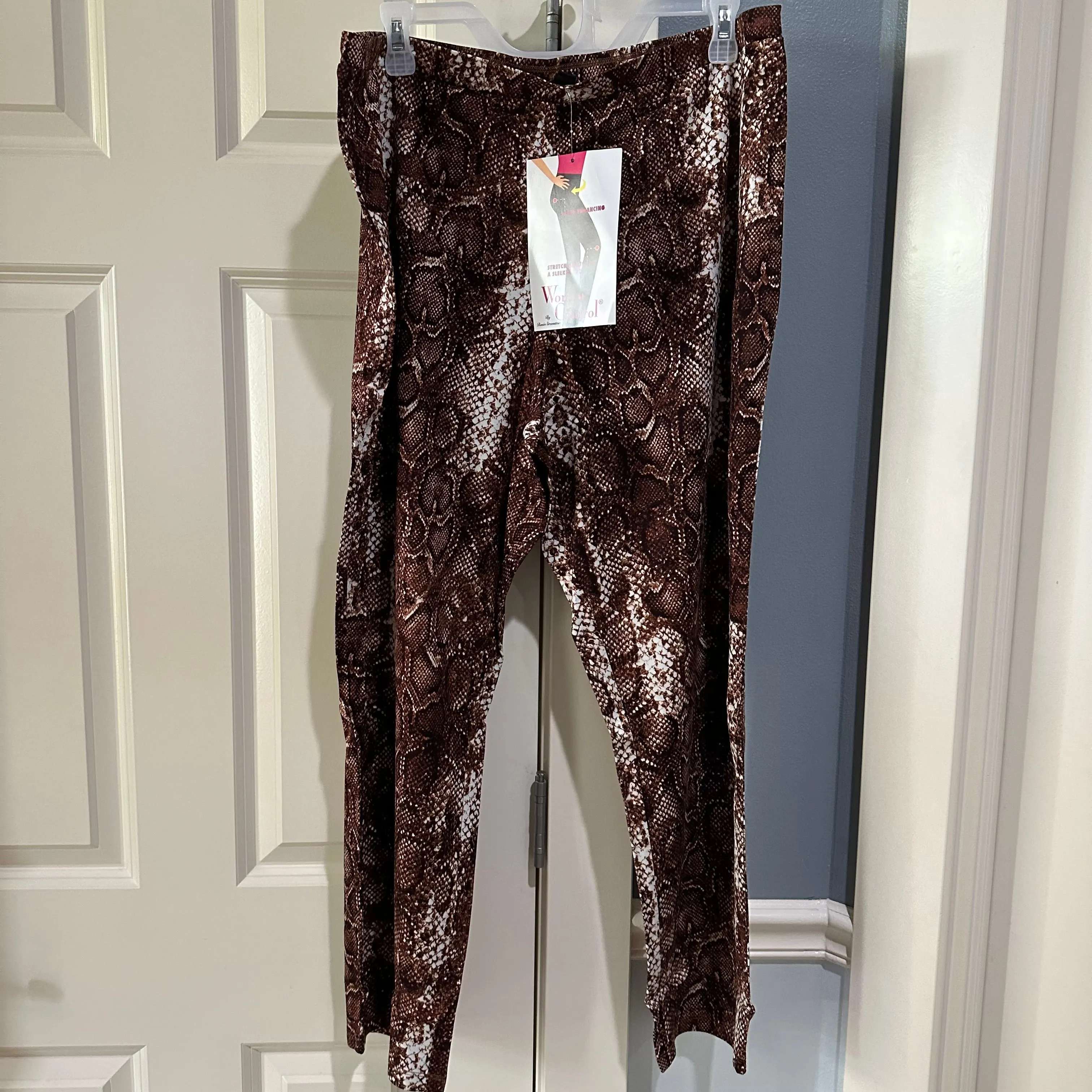 Product image for Women’s Size XL Stretchy Straight Leggings
