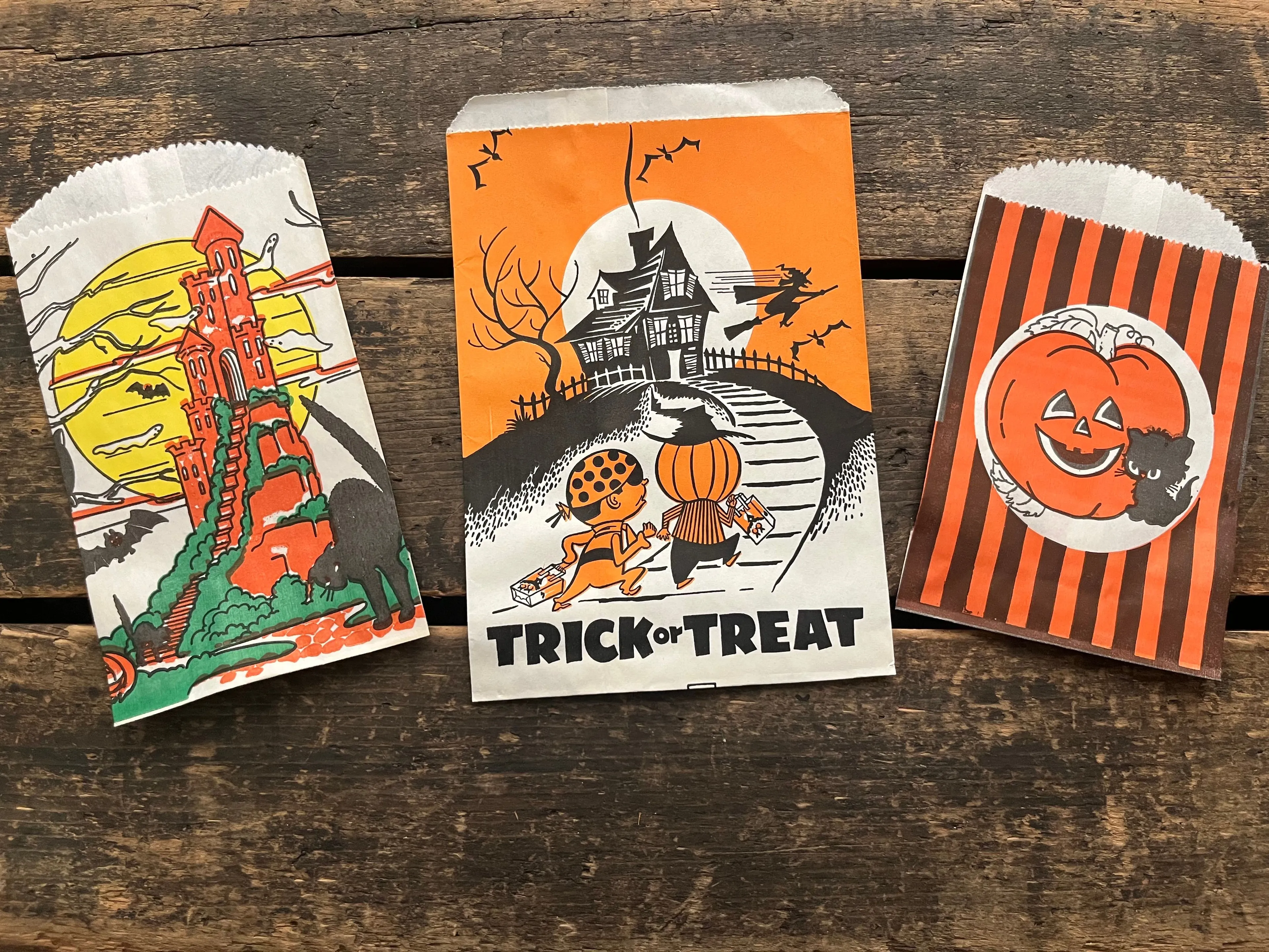 Product image for Lot of vintage Halloween bags
