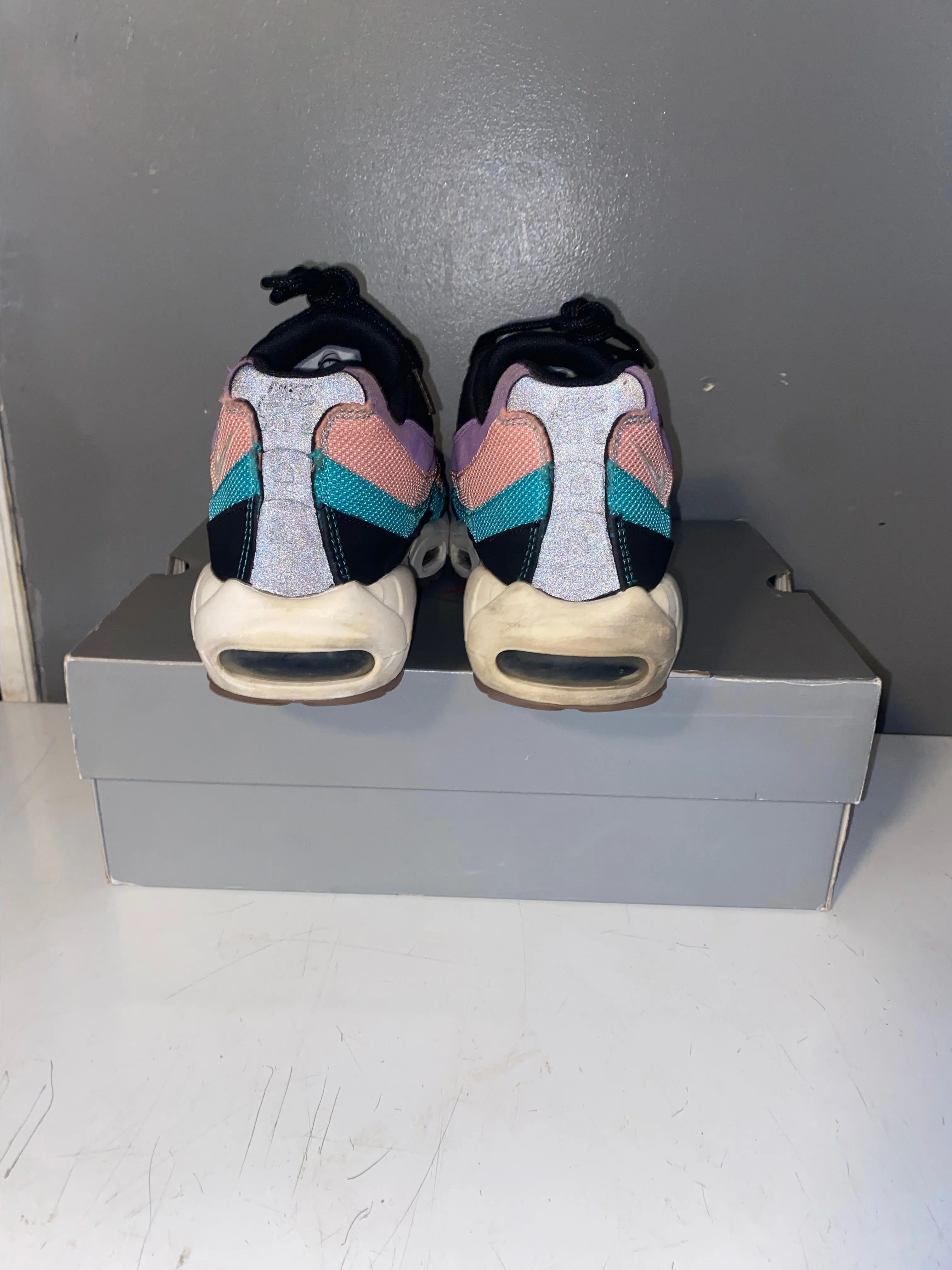 Listing Image Blurred Background