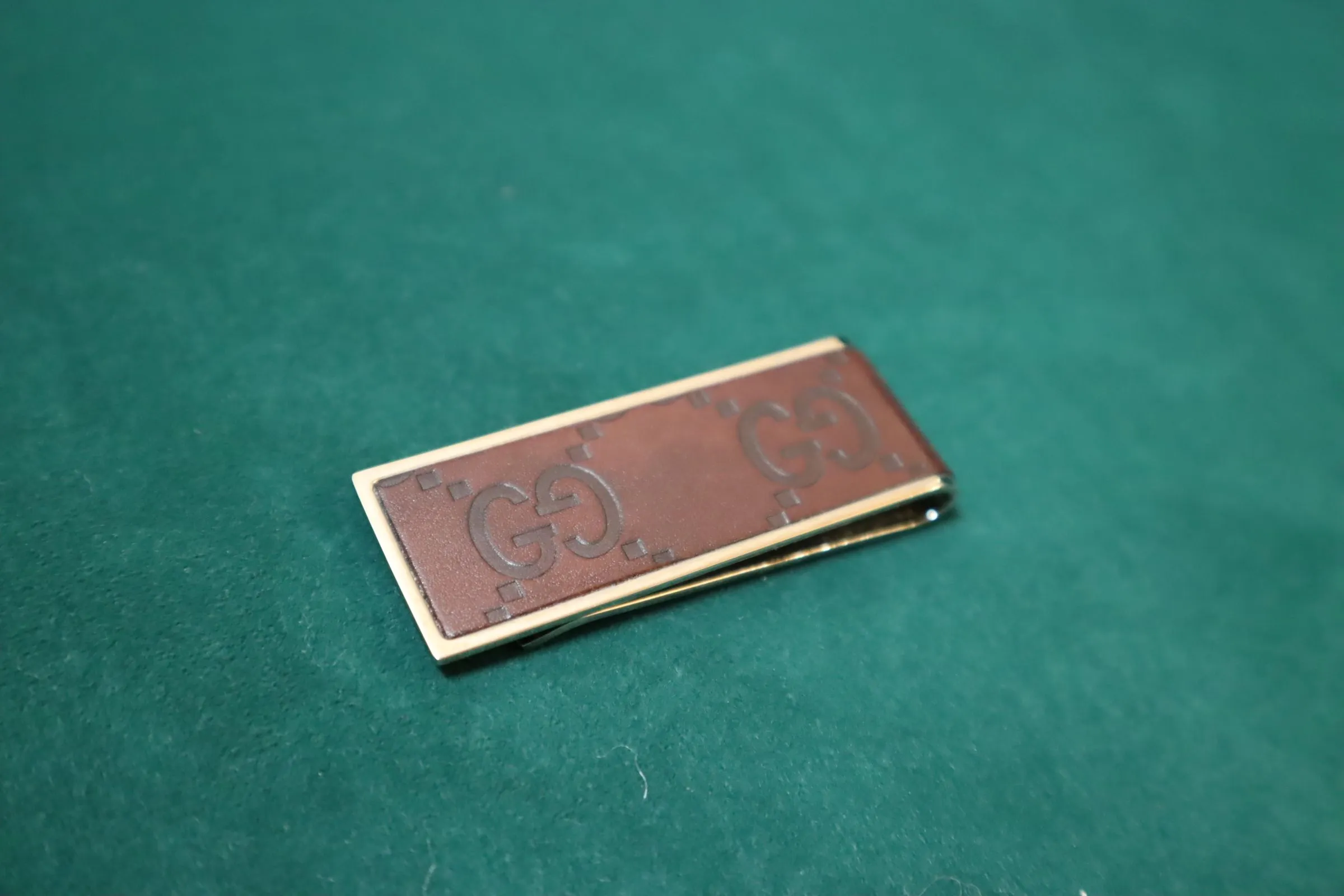 Listing Image Blurred Background
