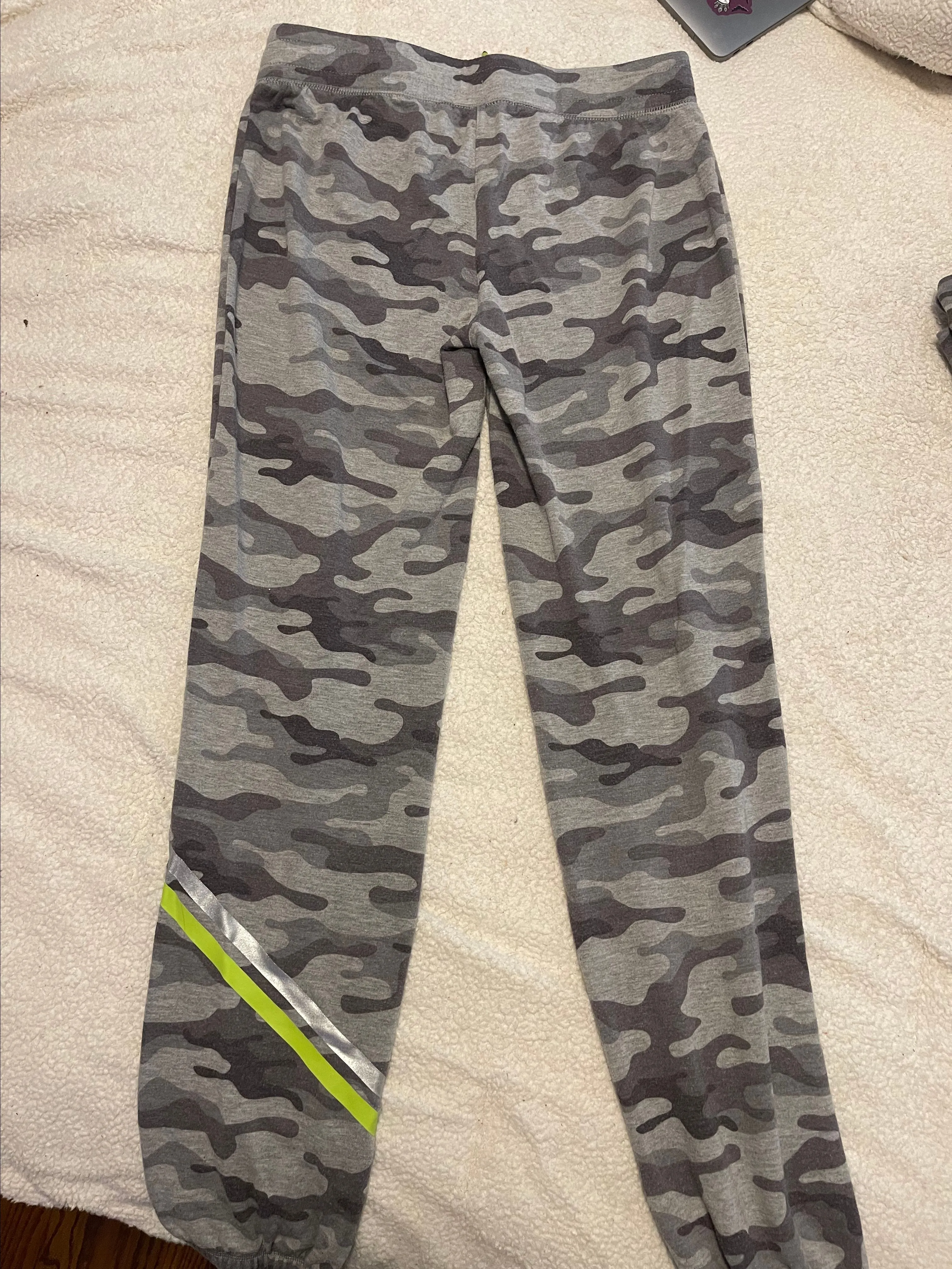 Listing Image Blurred Background