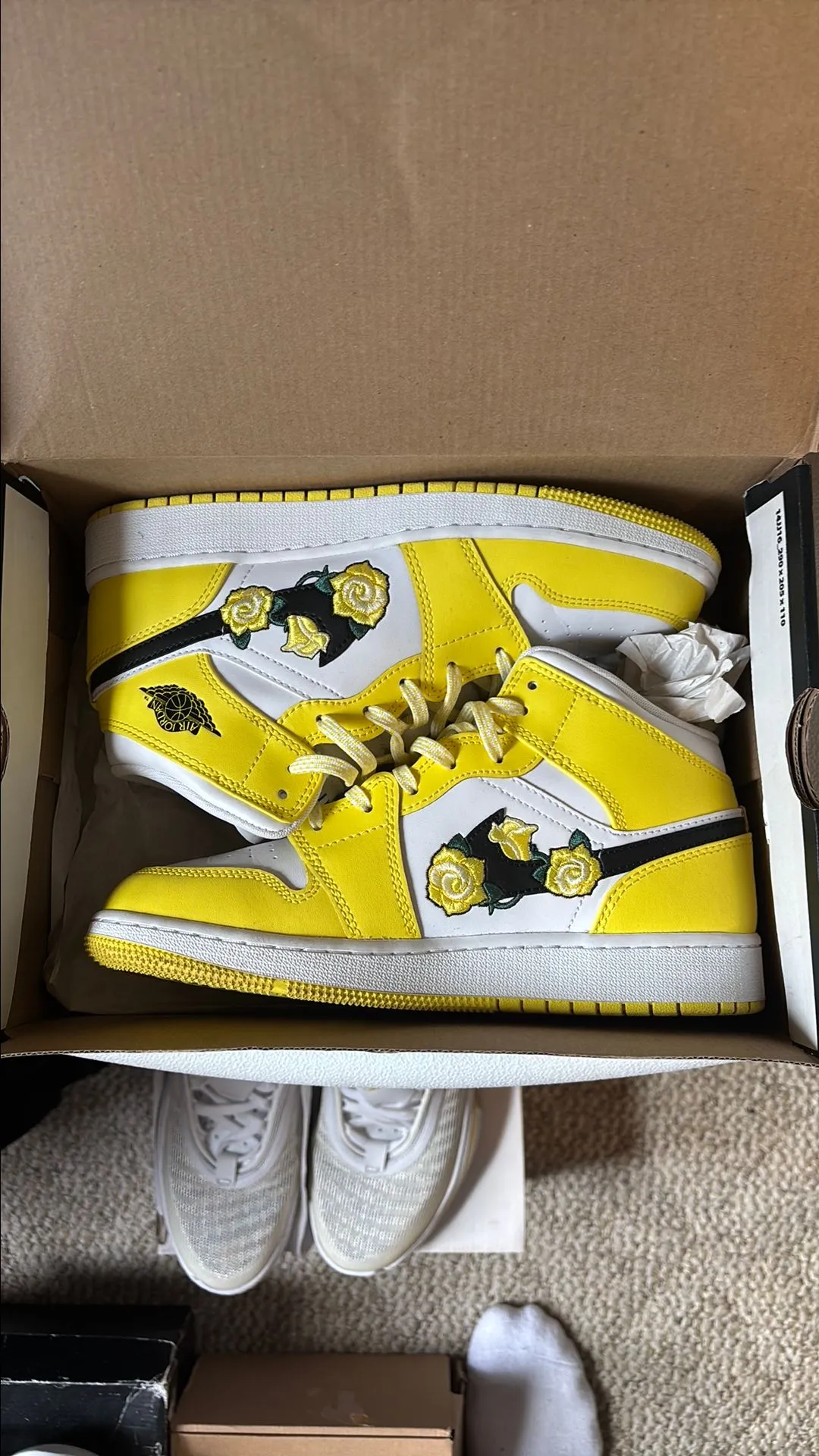 air jordan 1 mid yellow floral