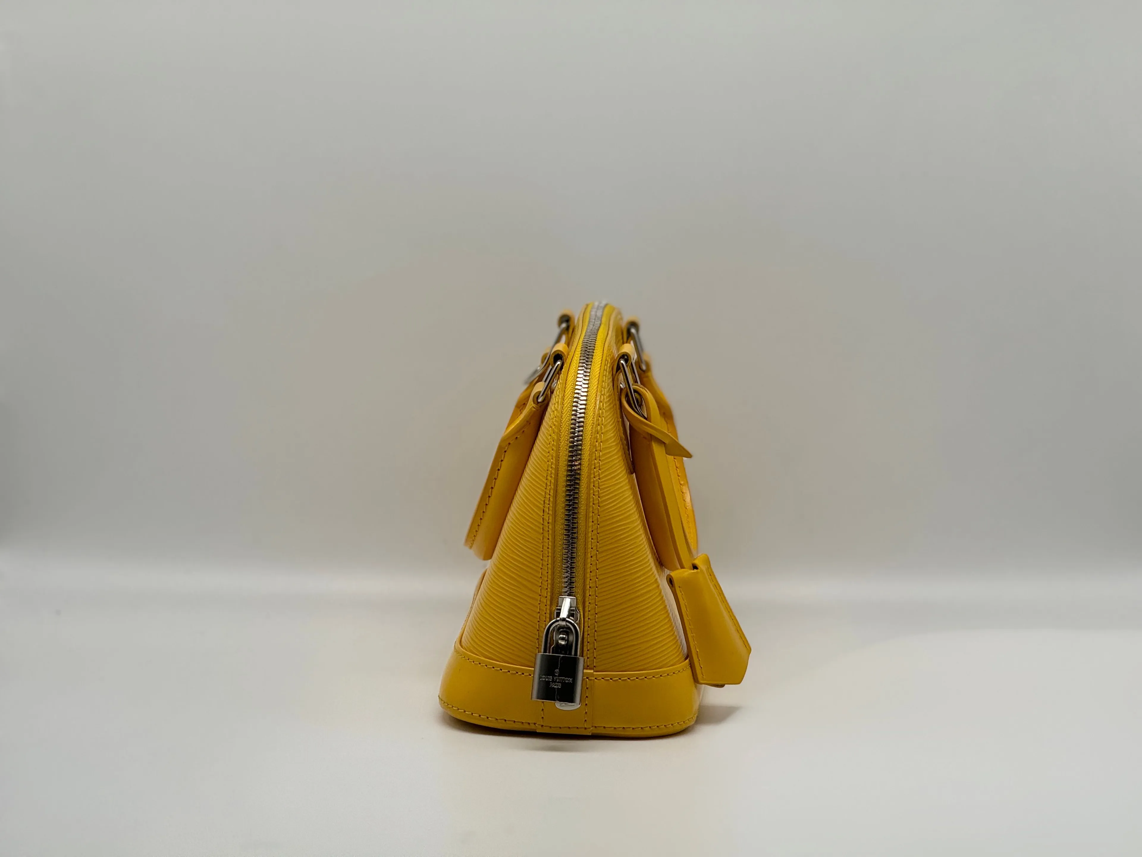 Listing Image Blurred Background