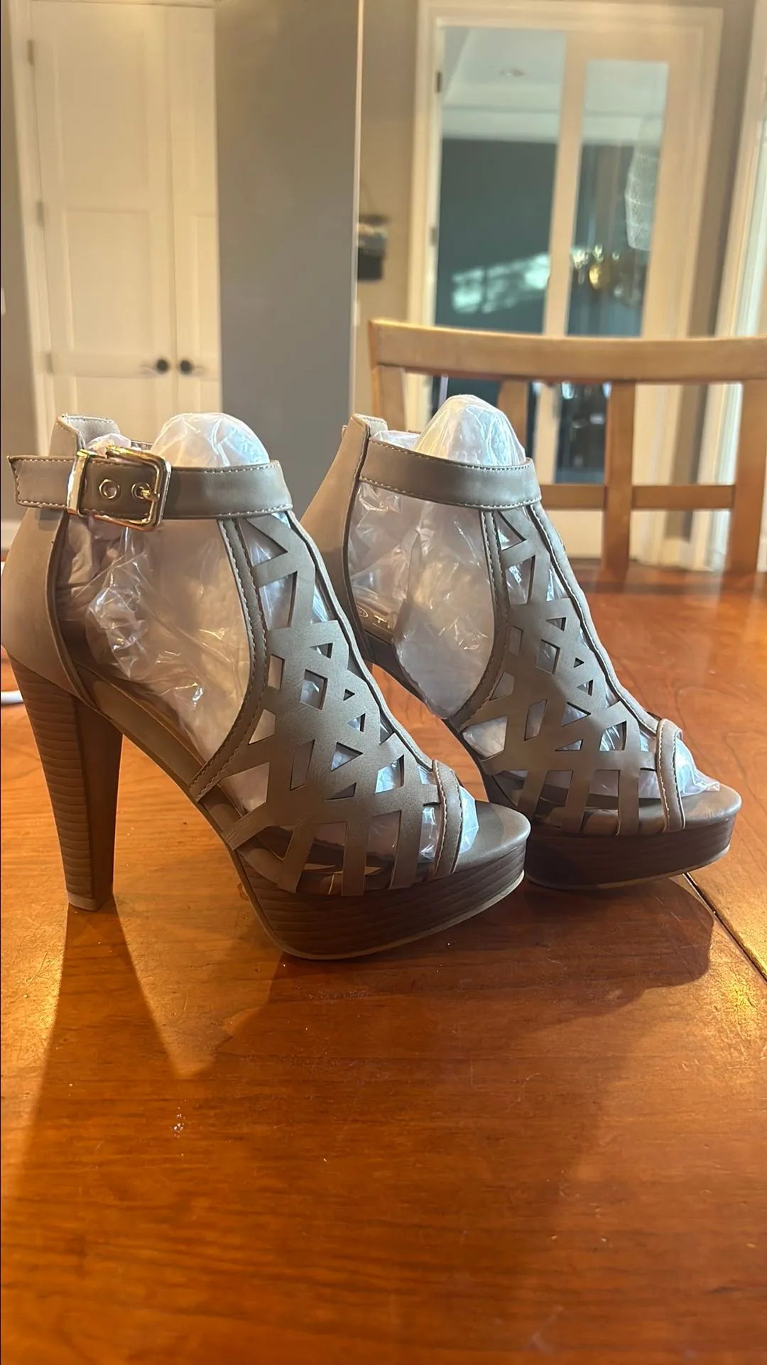 Product image for Womens size 6 with a 4.5" heel. Brand new