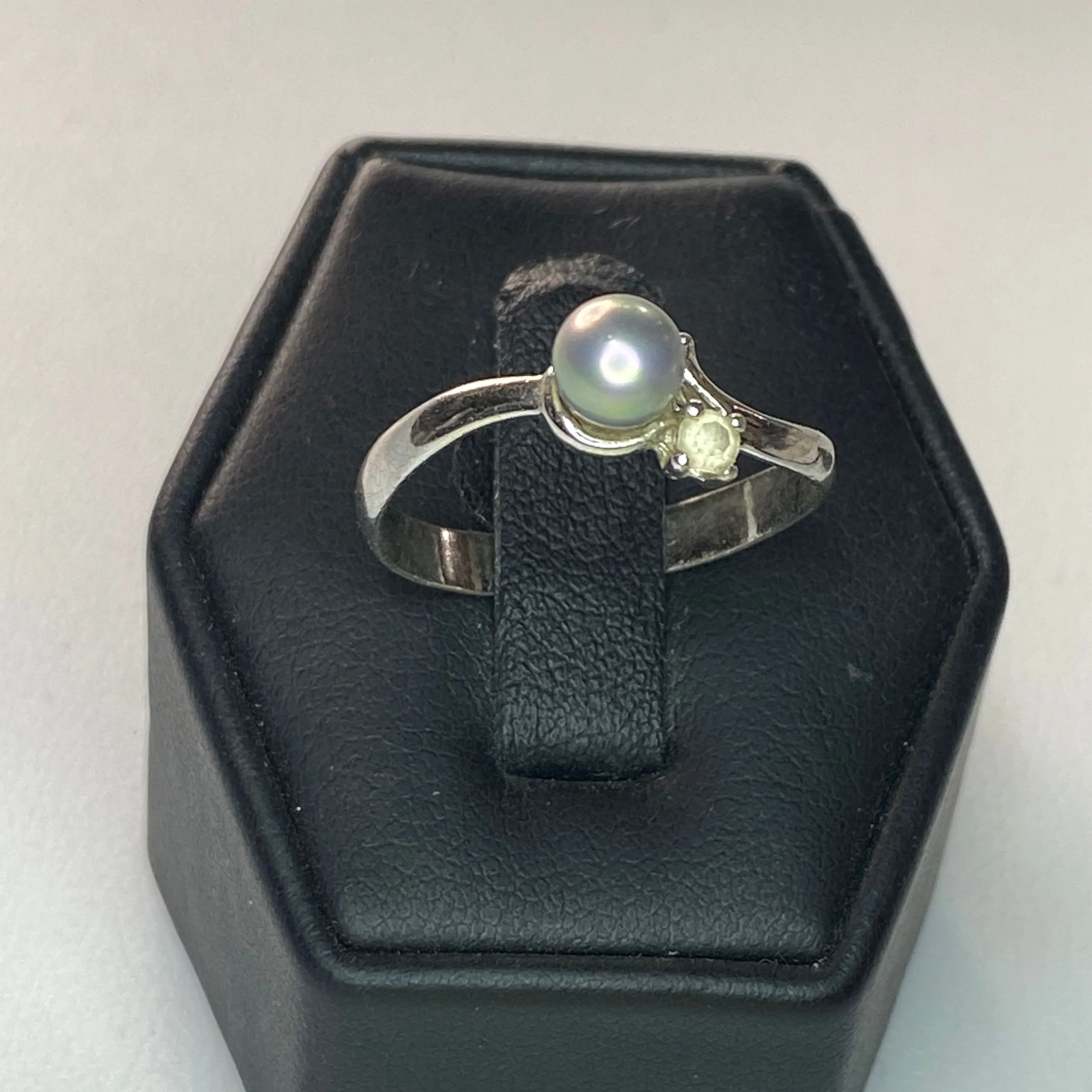 Product image for A654 Vintage Sterling Silver 925 Faux Grey Pearl And Rhinestone Ring