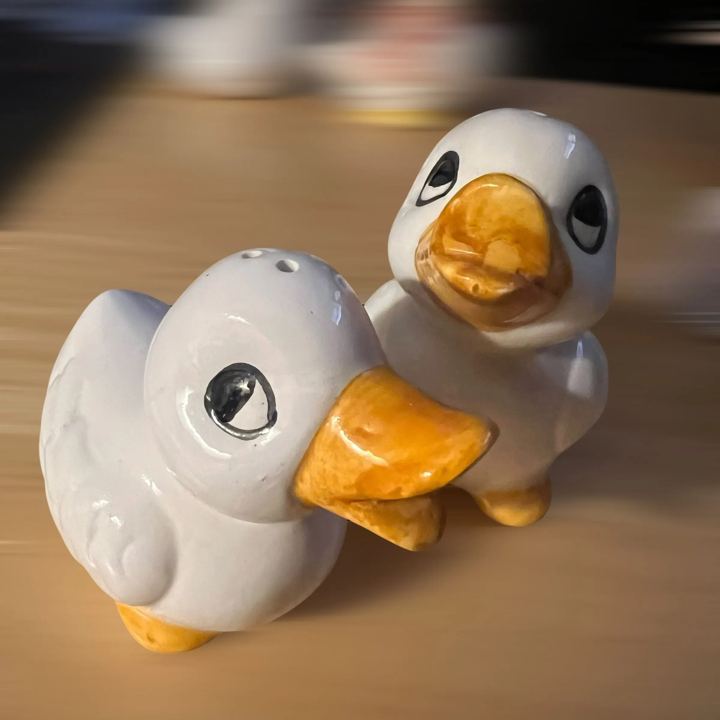 Product image for 071 kitchsy duckling salt and pepper