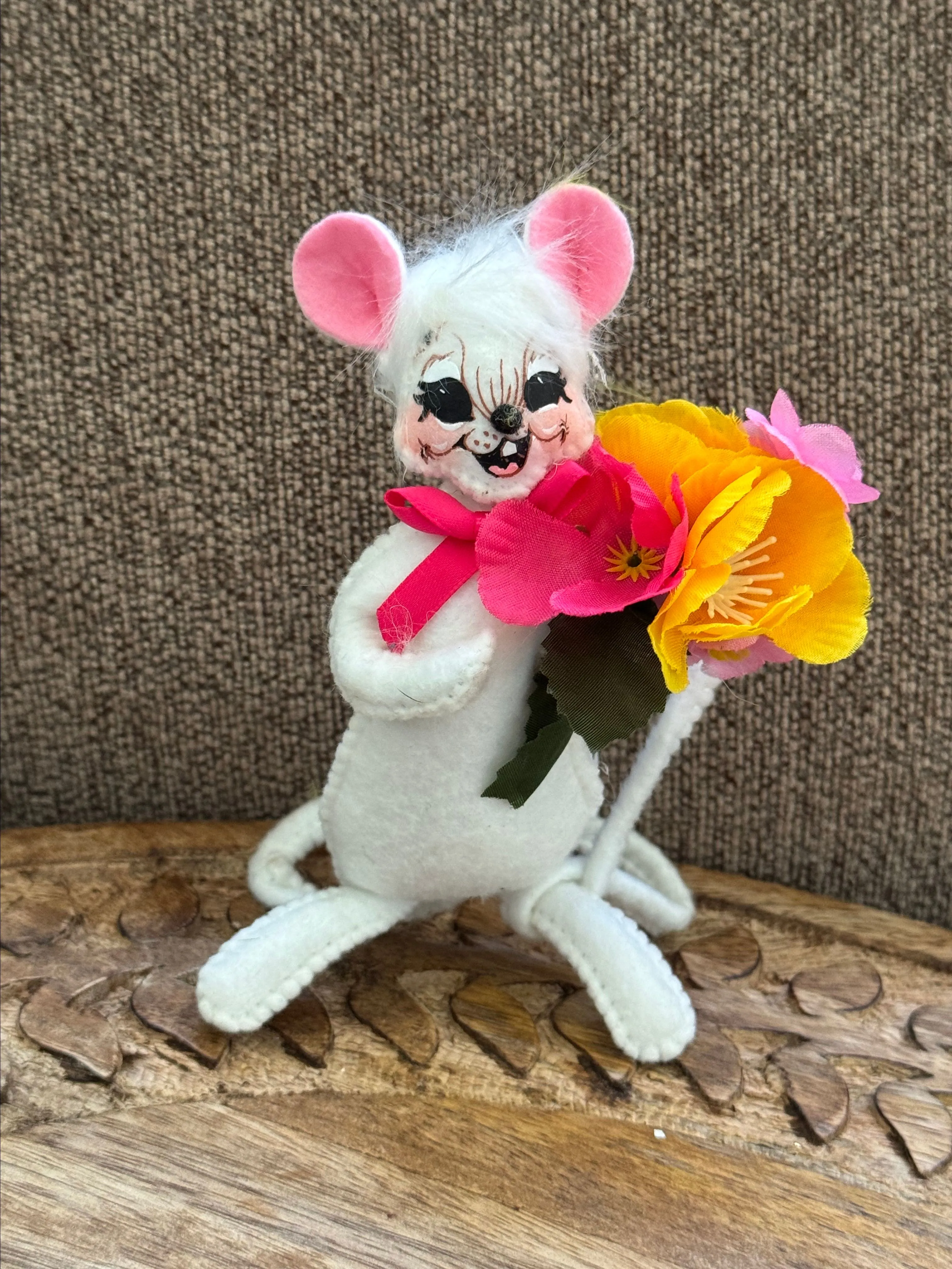 Product image for 11. Annalee spring flower mouse with bouquet