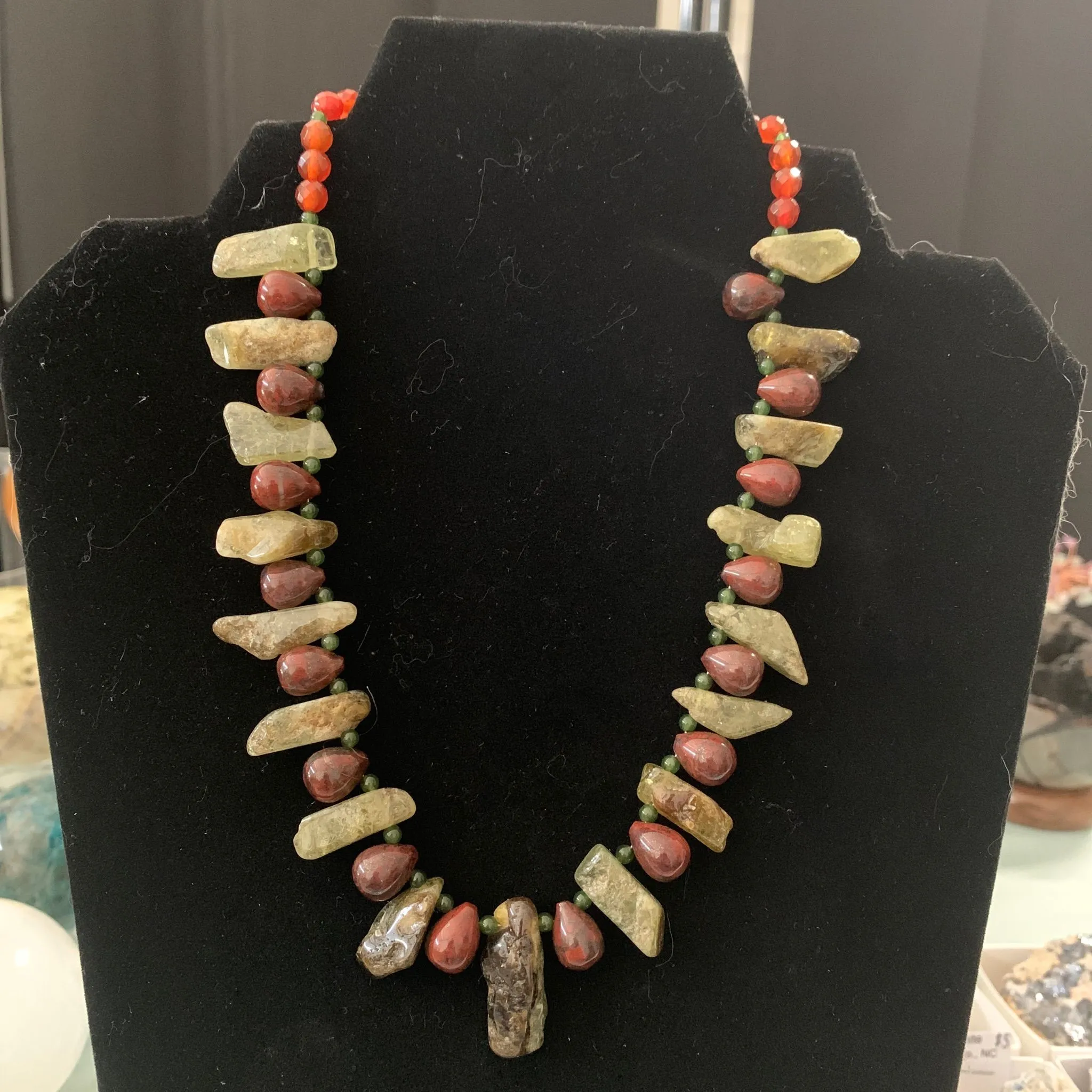 Product image for Necklace Vesuvianite & carnelian