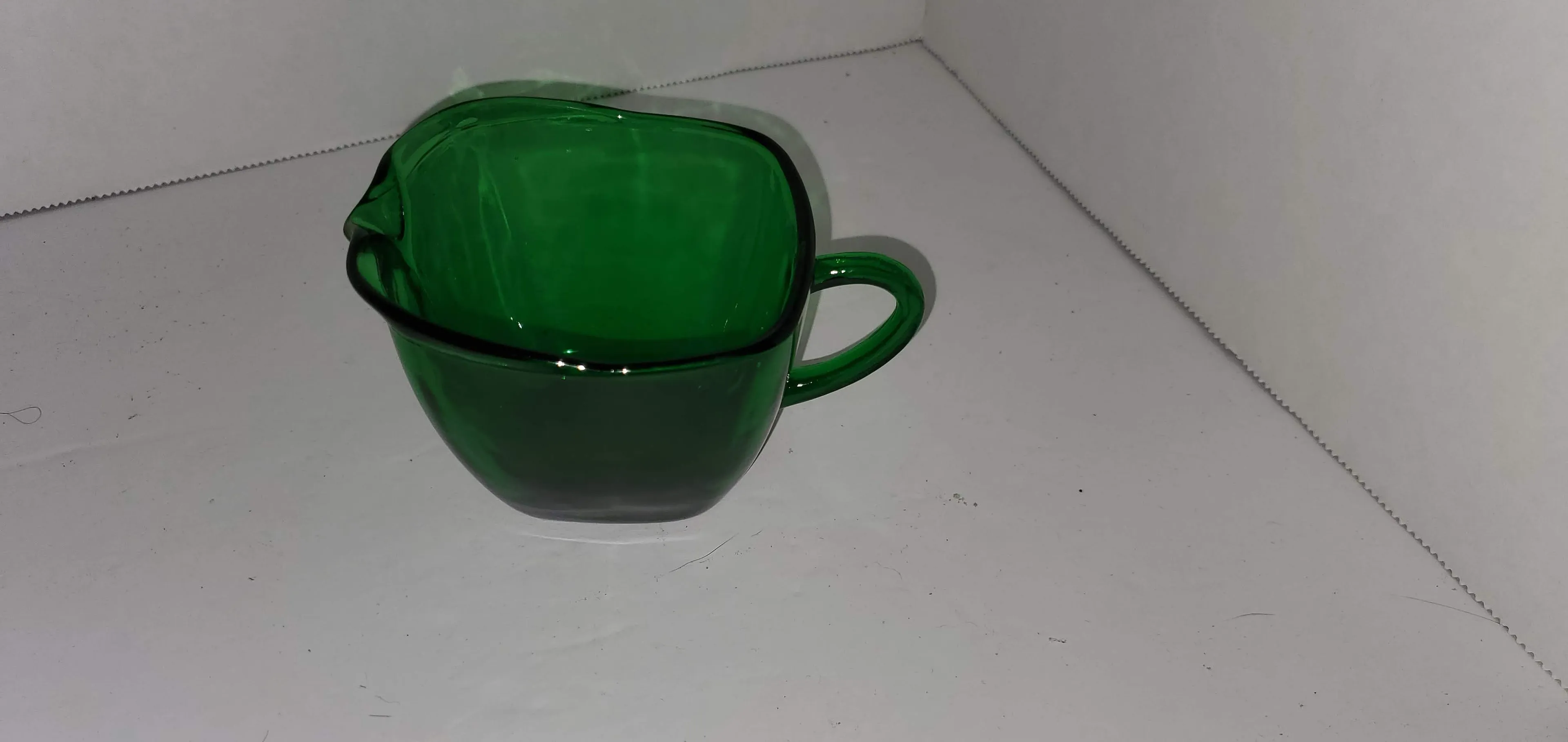 Listing Image Blurred Background