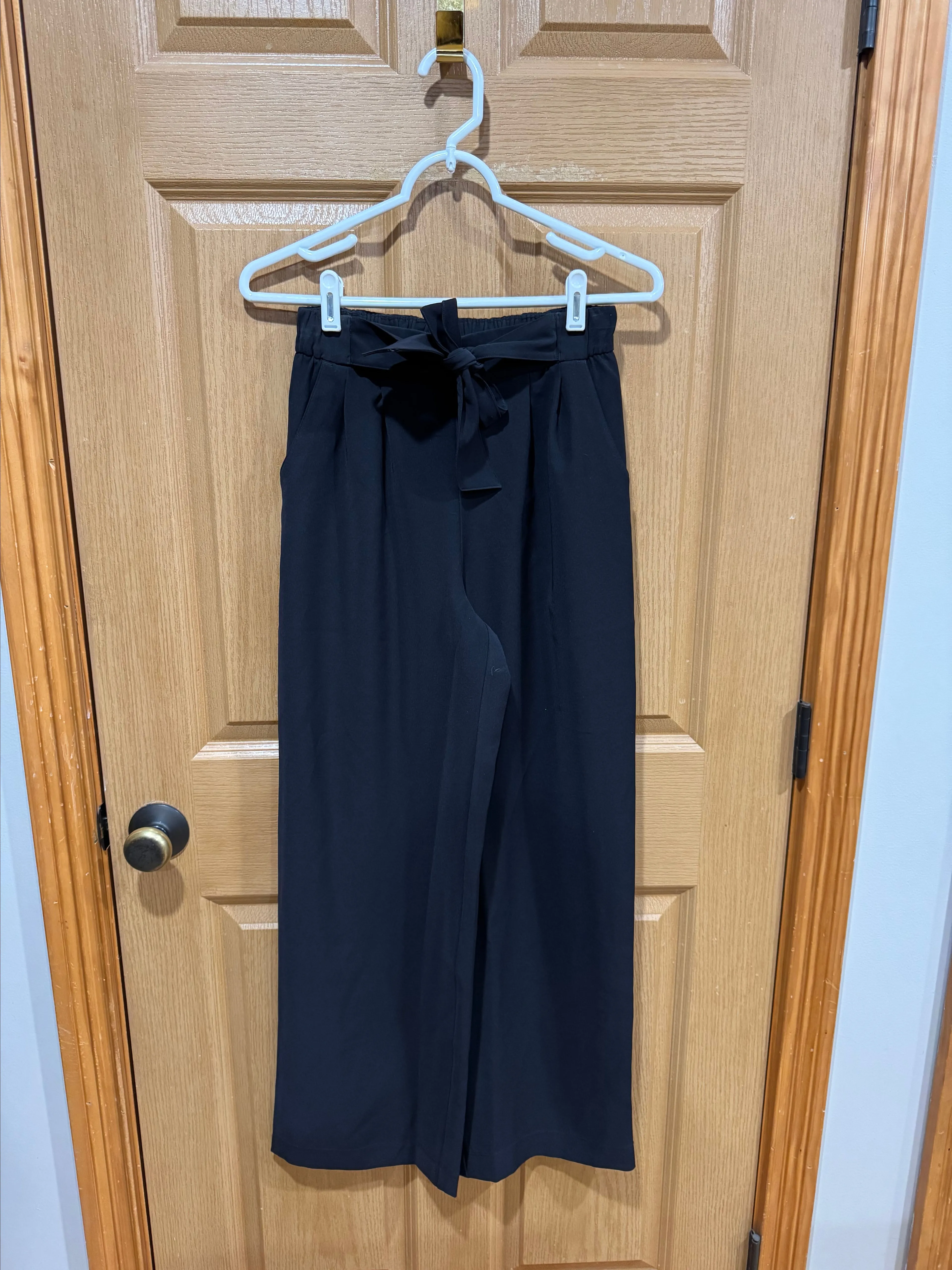 Product image for .#53 Lululemon Noir Pant *Woven Size 4