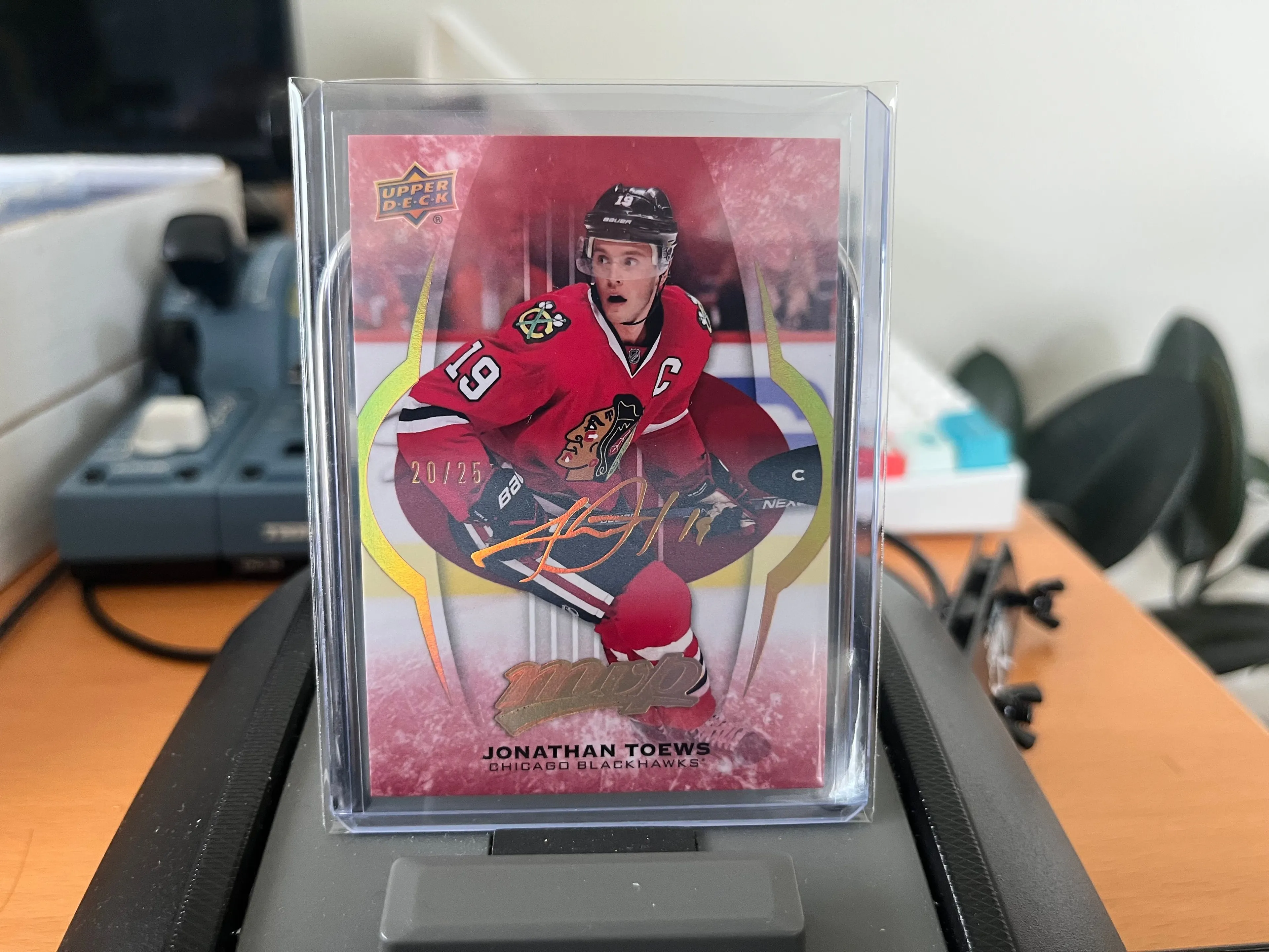 Product image for Toews	Jonathan	Super Script 20/25 - Serial Numbered Blackhawks Hawks