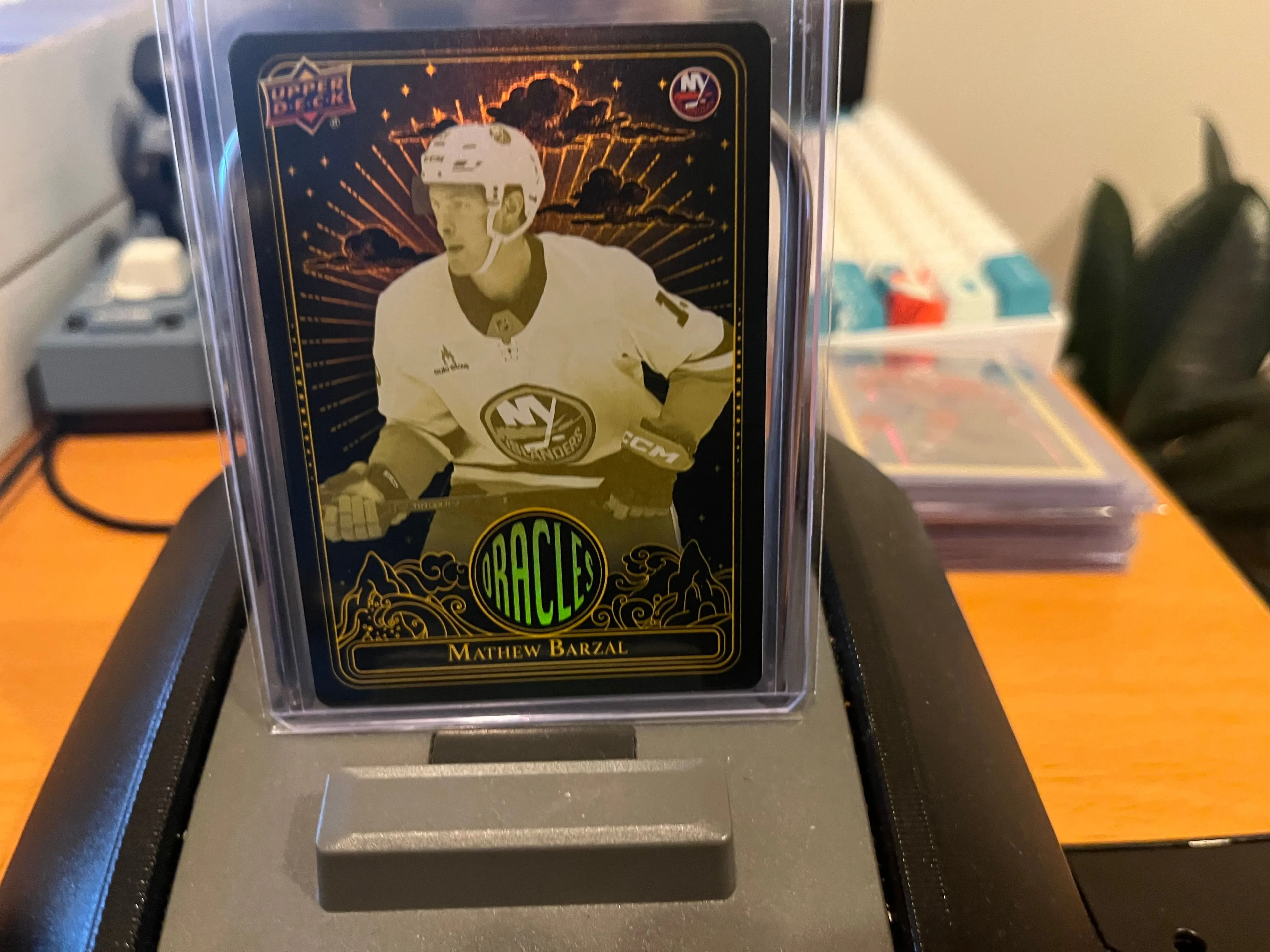 Product image for Barzal	Mathew	Oracles - 1:8 Packs Islanders Isles