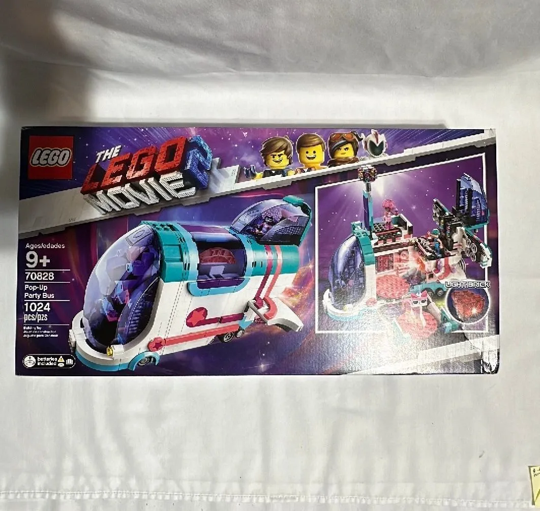 Product image for Lego 70828 The Lego Movie 2 Pop Up Party Bus