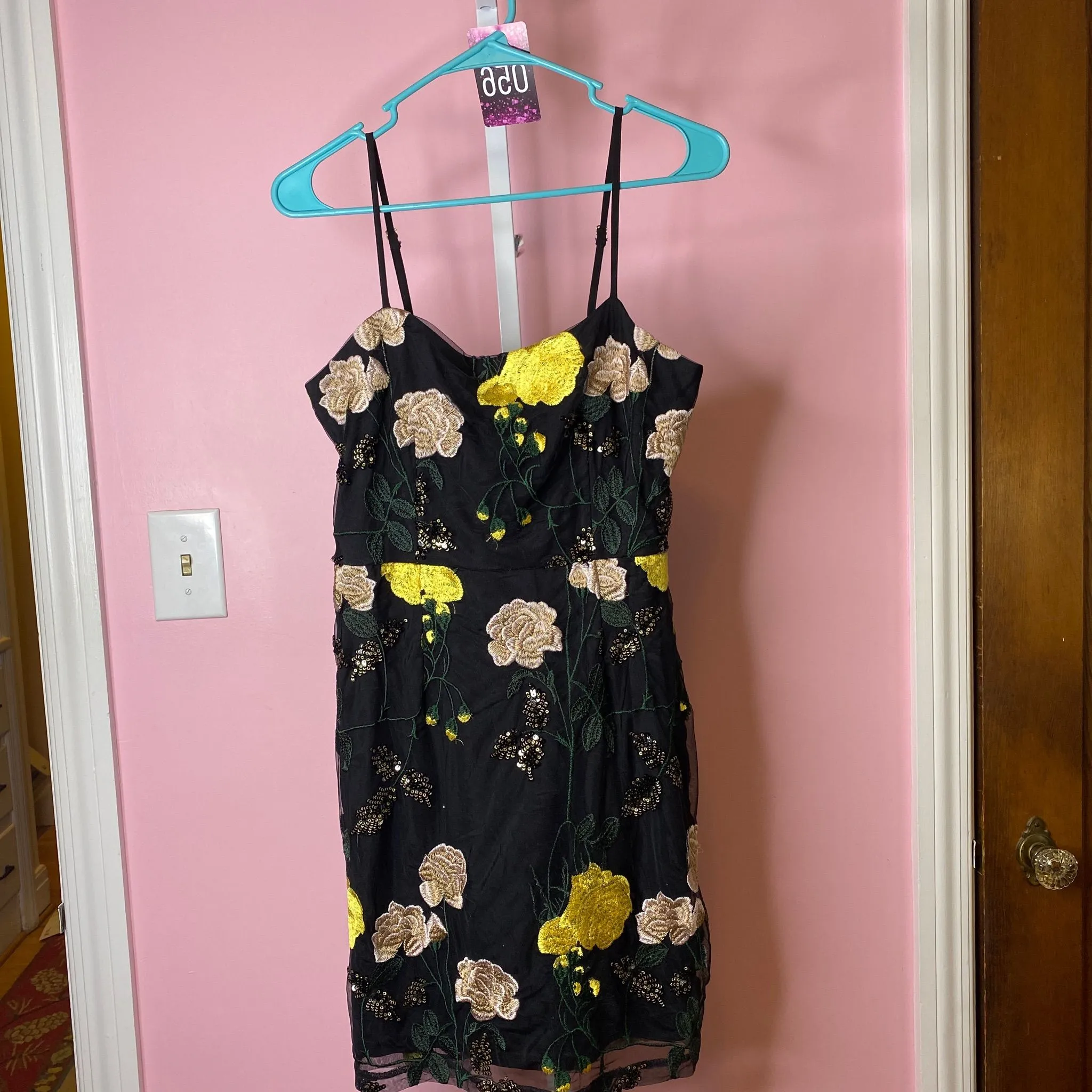 Product image for Lulus Dress Sleeveless Evening Wear Sequined and Embroidered Size Medium
