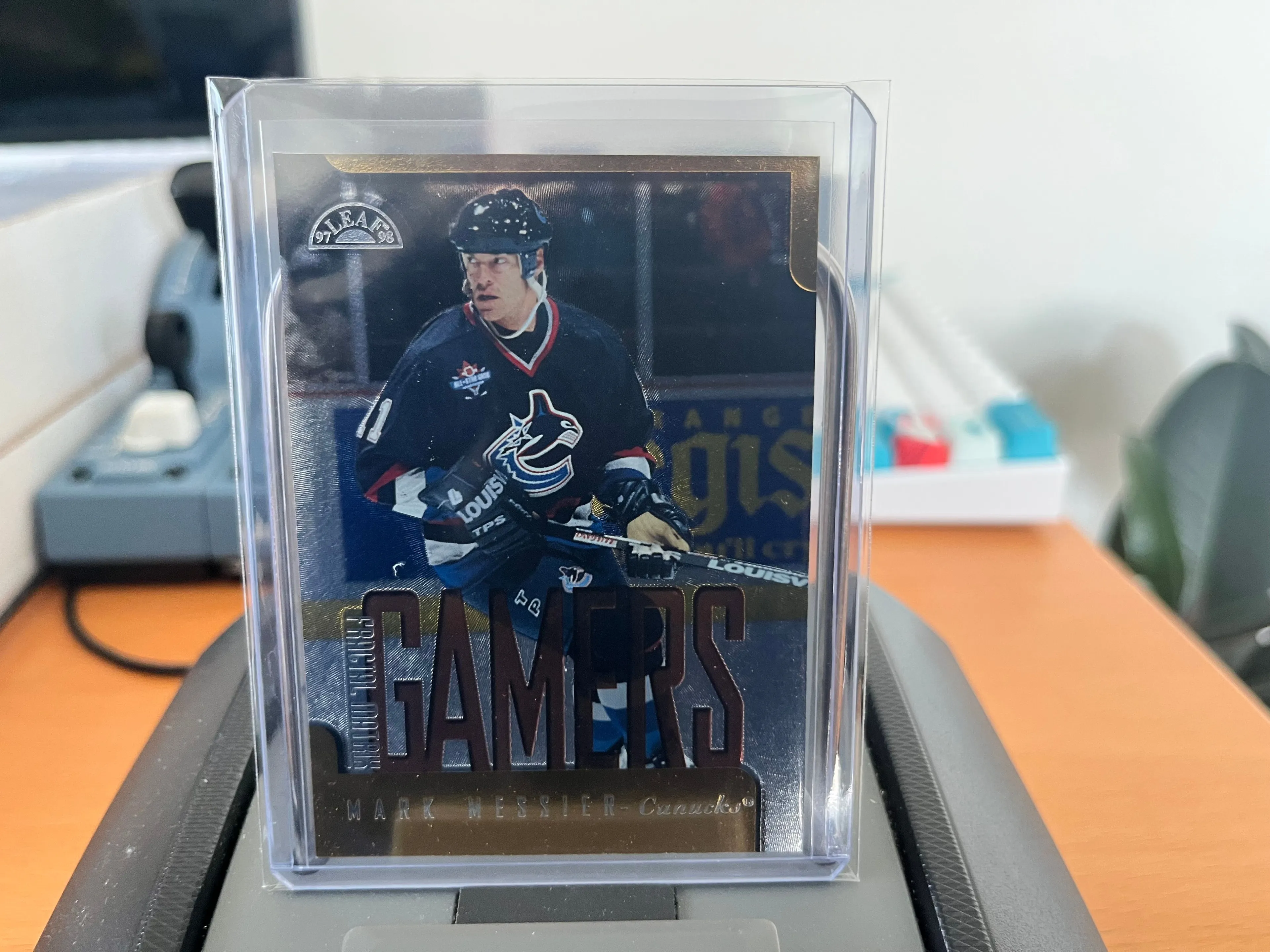 Product image for Messier	Mark	Bronze-X Gamers Fractal Matrix Canucks Nucks